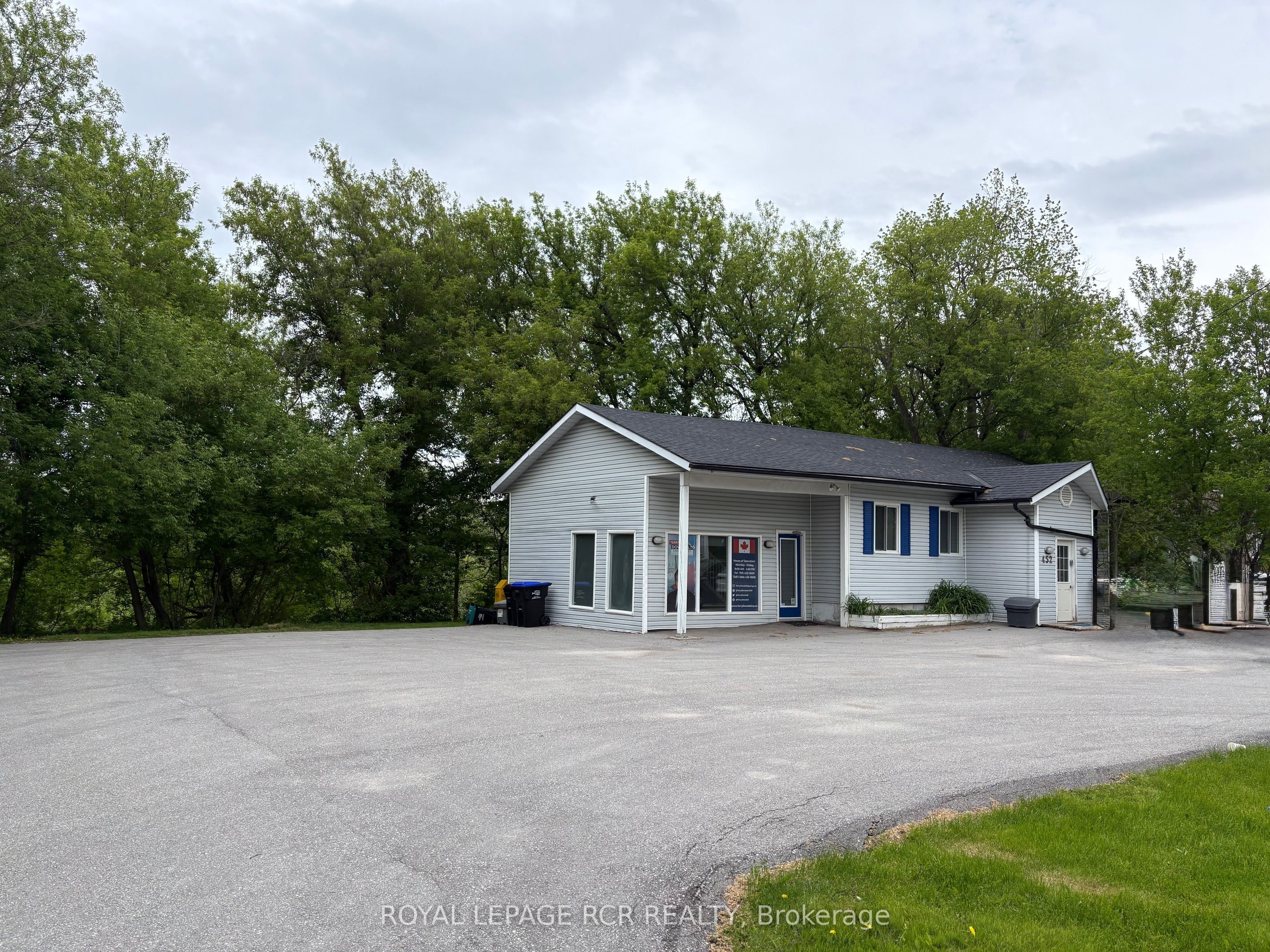 452 Victoria St E Property Photo 1