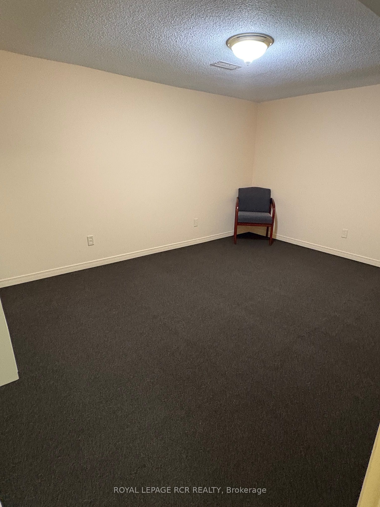 452 Victoria St E Property Photo 9