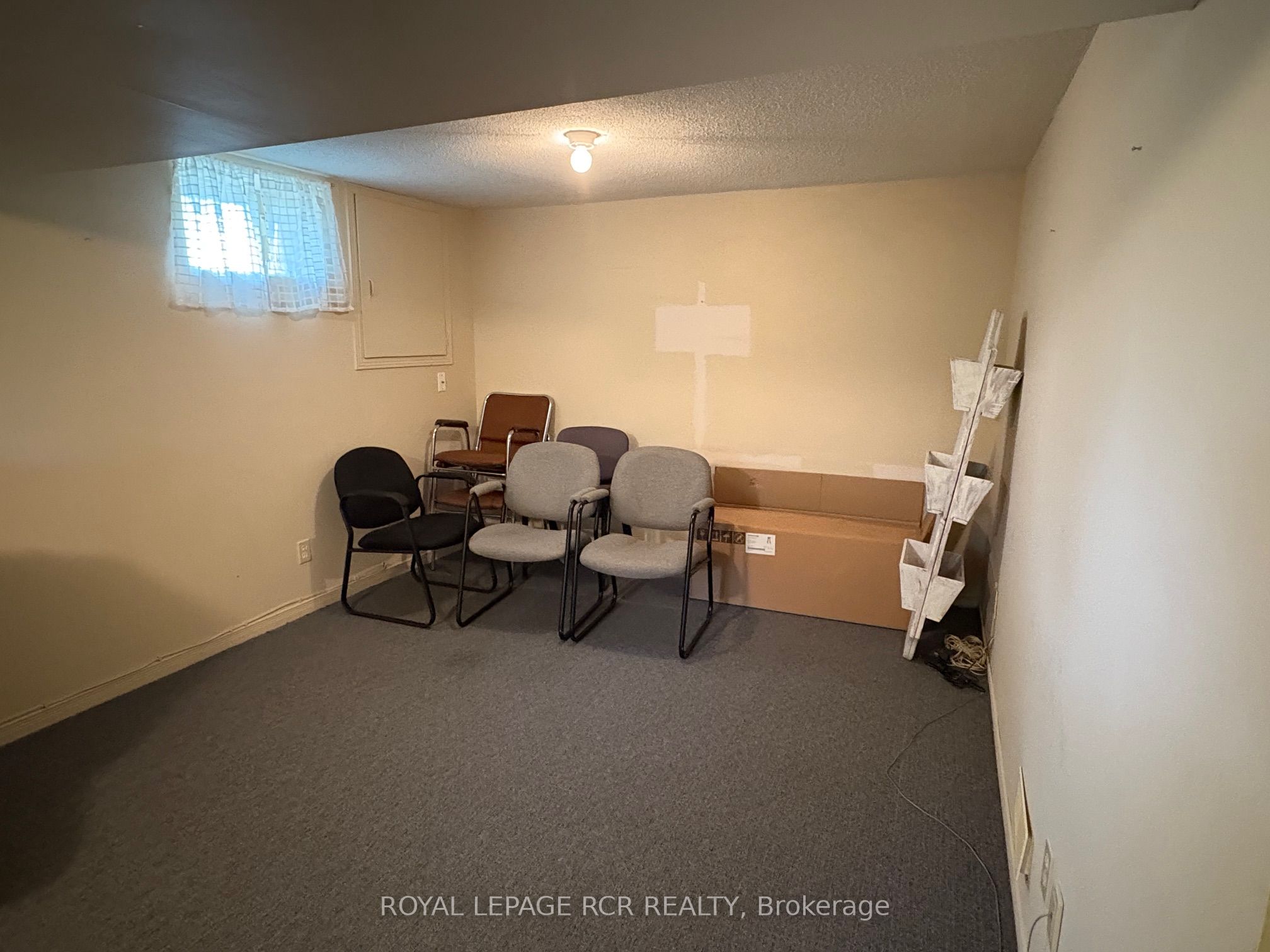 452 Victoria St E Property Photo 10