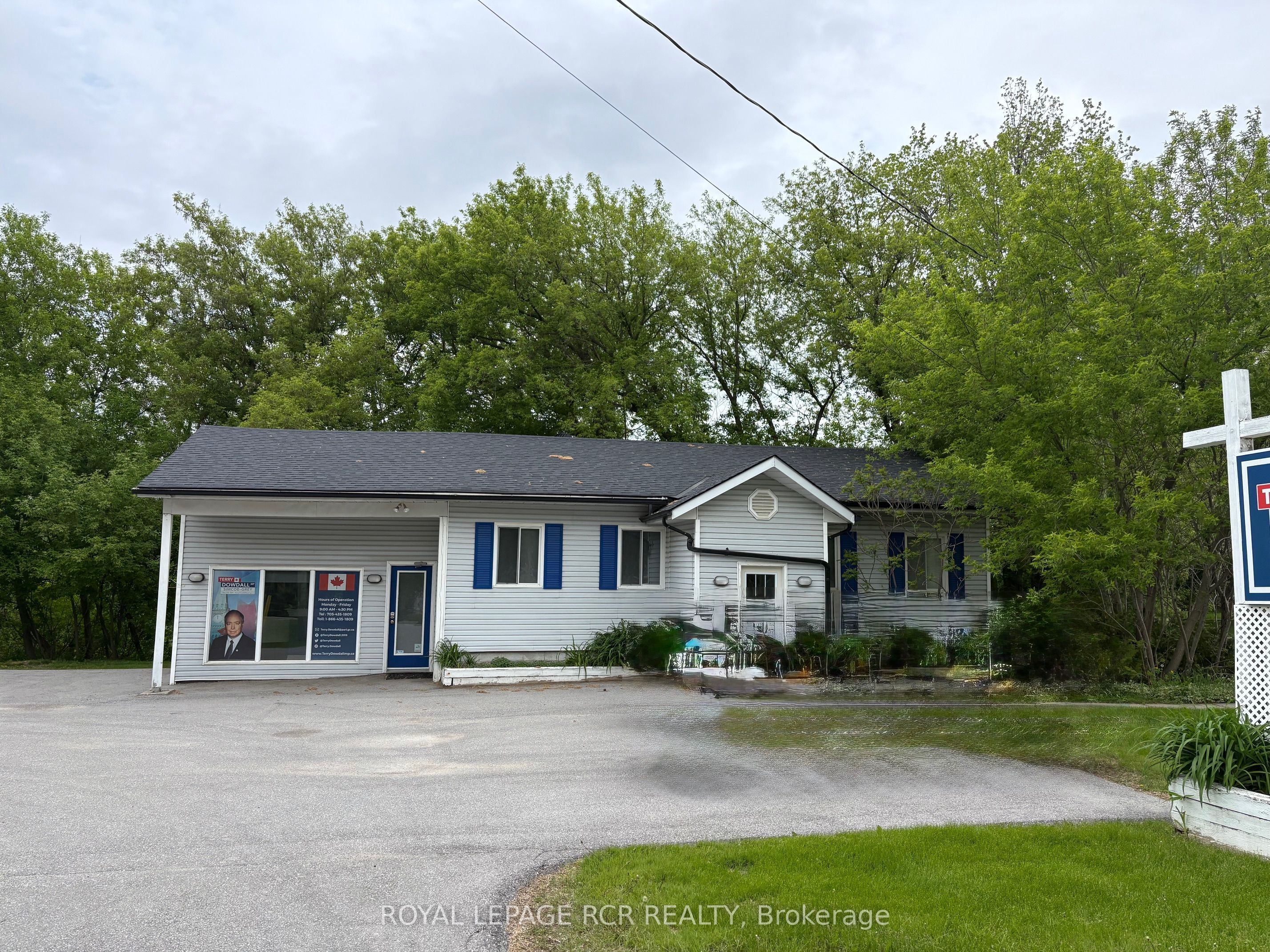 452 Victoria St E Property Photo 12