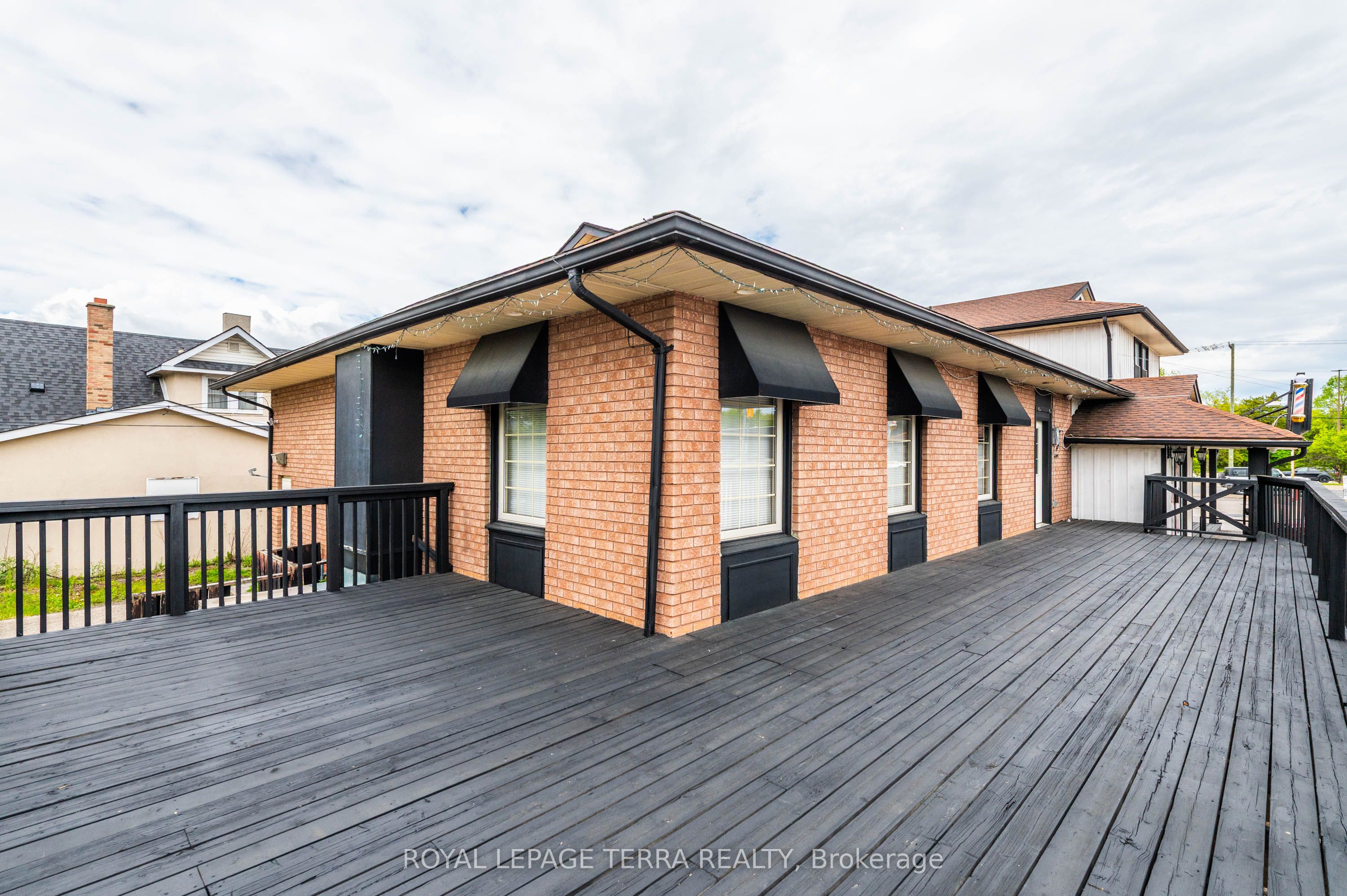 #3 & 4 - 527 Victoria Street Property Photo 6