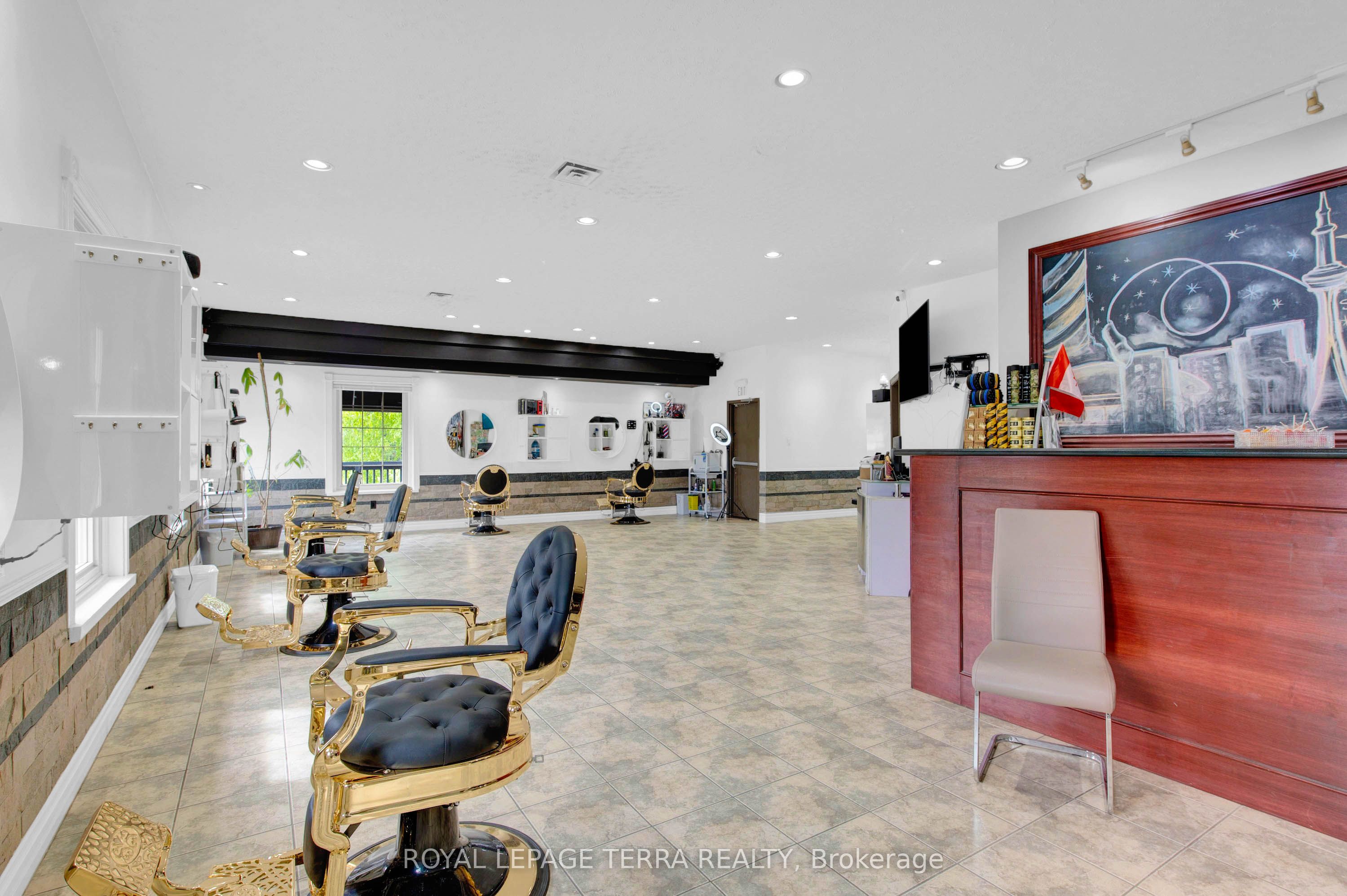 #3 & 4 - 527 Victoria Street Property Photo 8