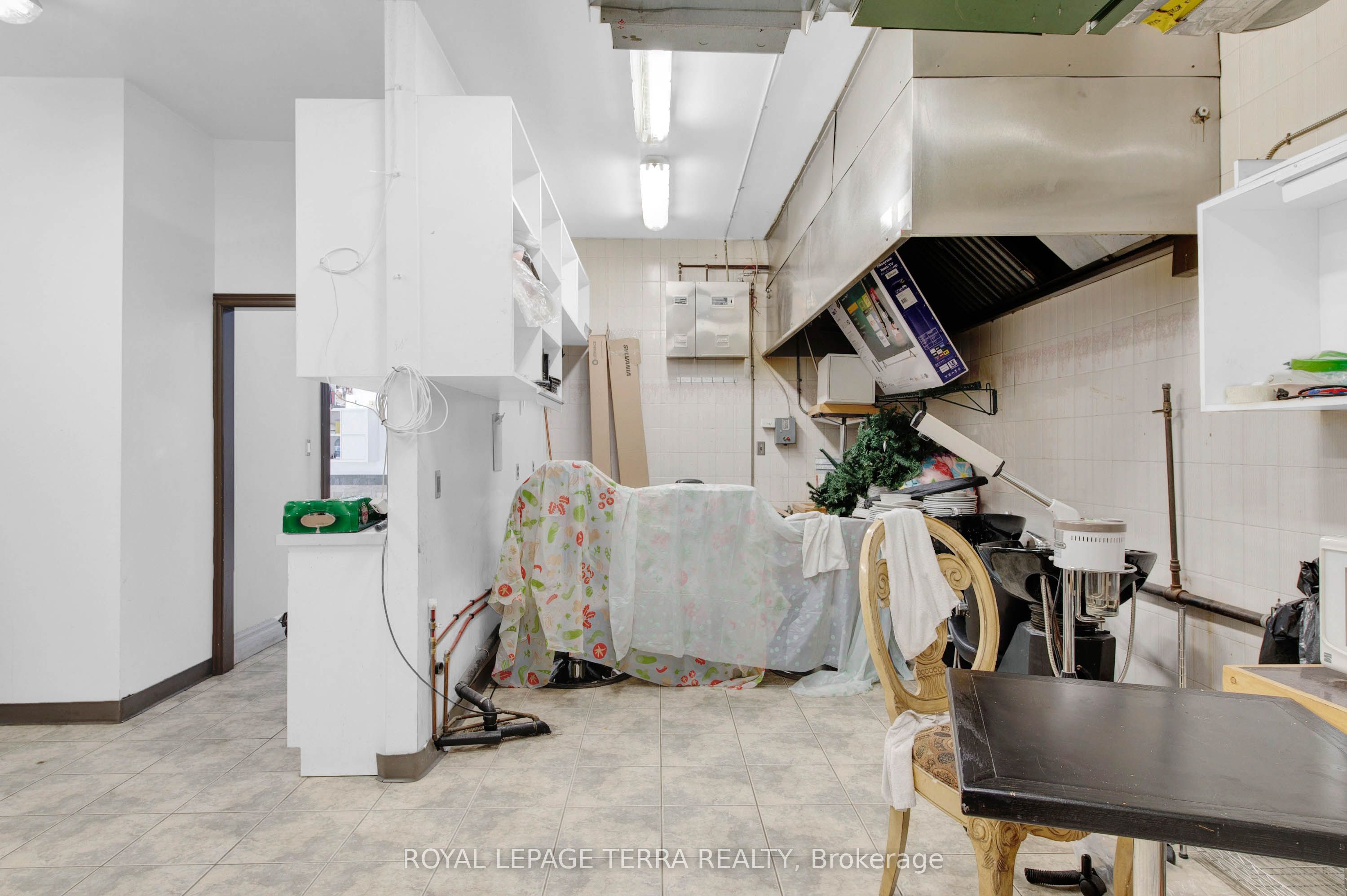 #3 & 4 - 527 Victoria Street Property Photo 13