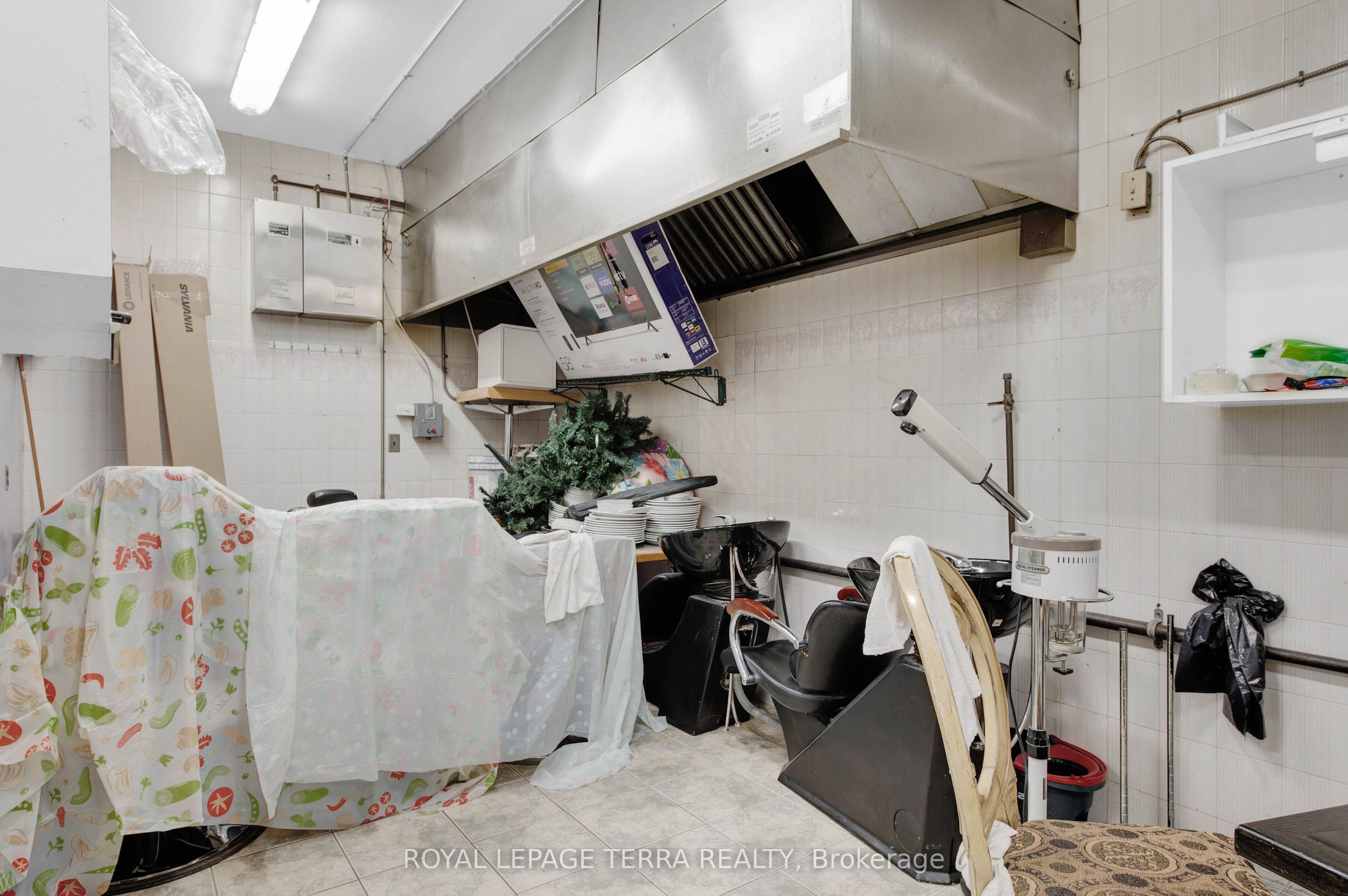 #3 & 4 - 527 Victoria Street Property Photo 14