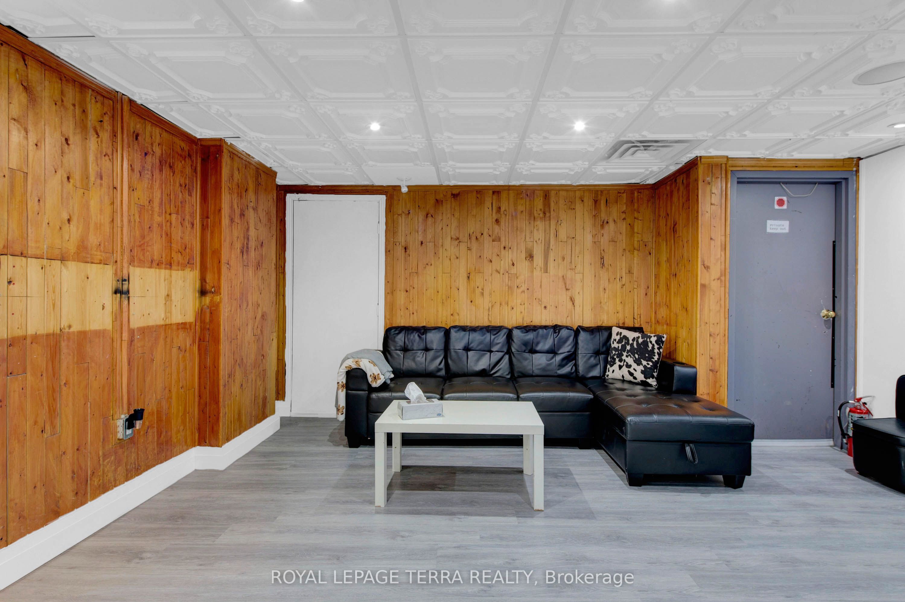 #3 & 4 - 527 Victoria Street Property Photo 28