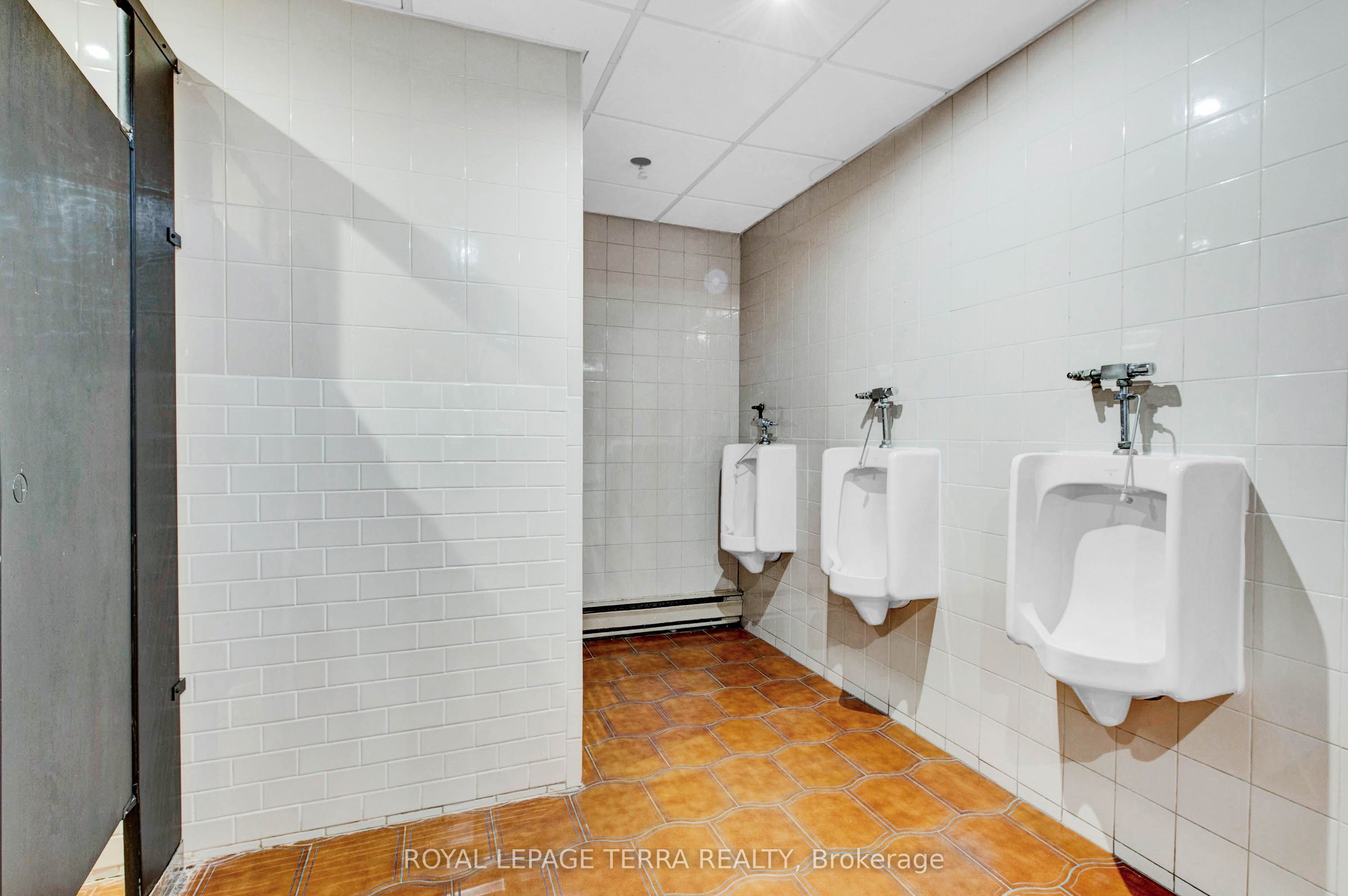 #3 & 4 - 527 Victoria Street Property Photo 35