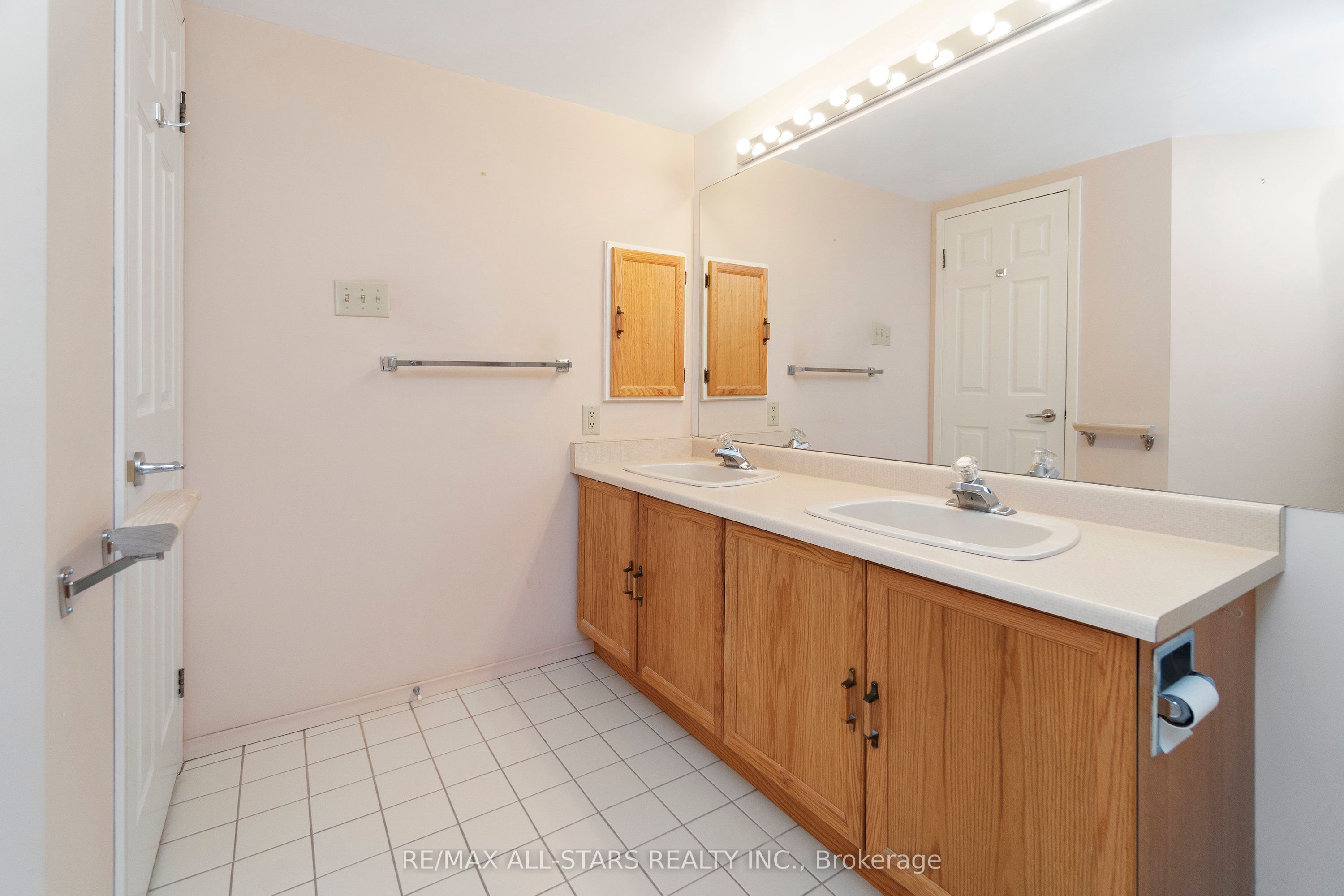 2 Raymerville Drive 718 Property Photo 28