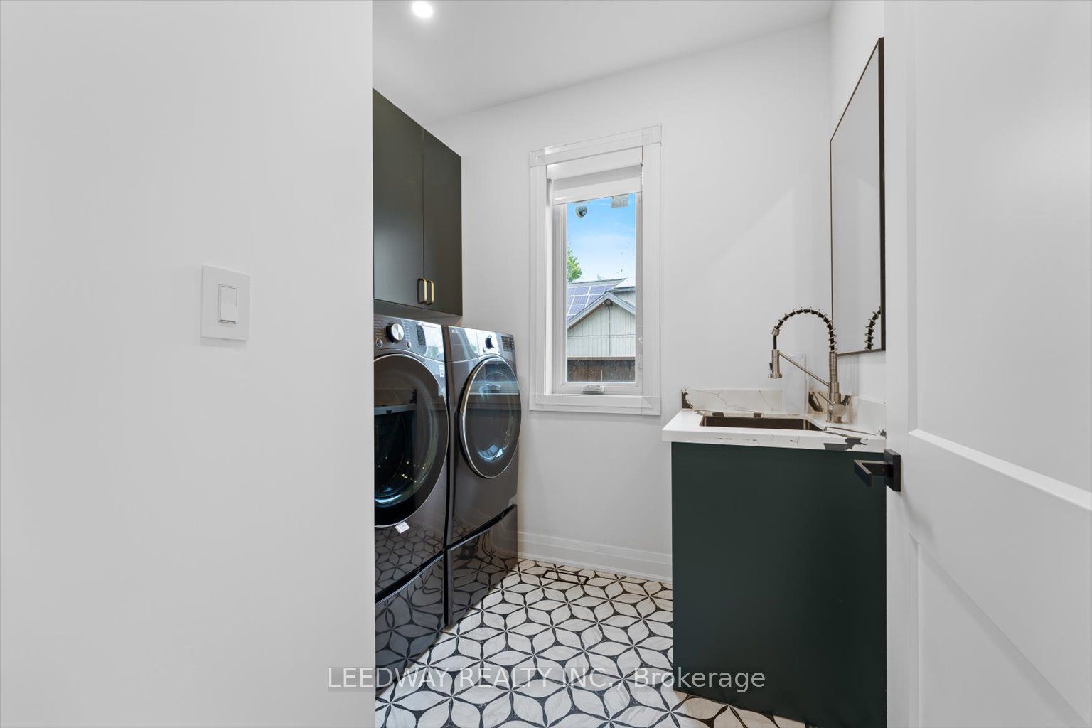 24410 Thorah Park Boulevard Property Photo 8