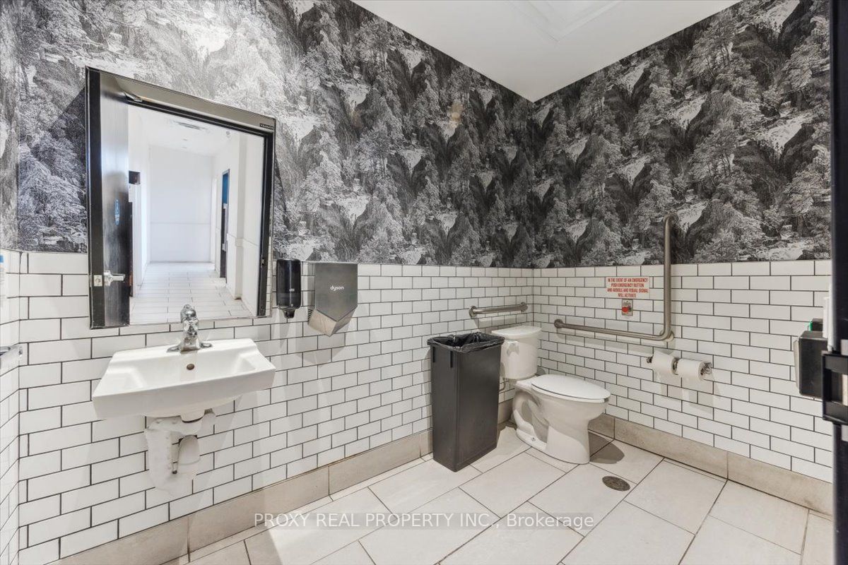1484 Innisfil Beach Rd Property Photo 18