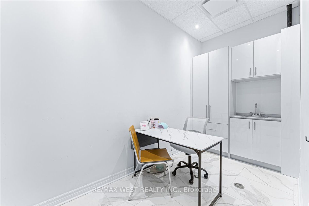 #a8 - 9610 Yonge Street Property Photo 20