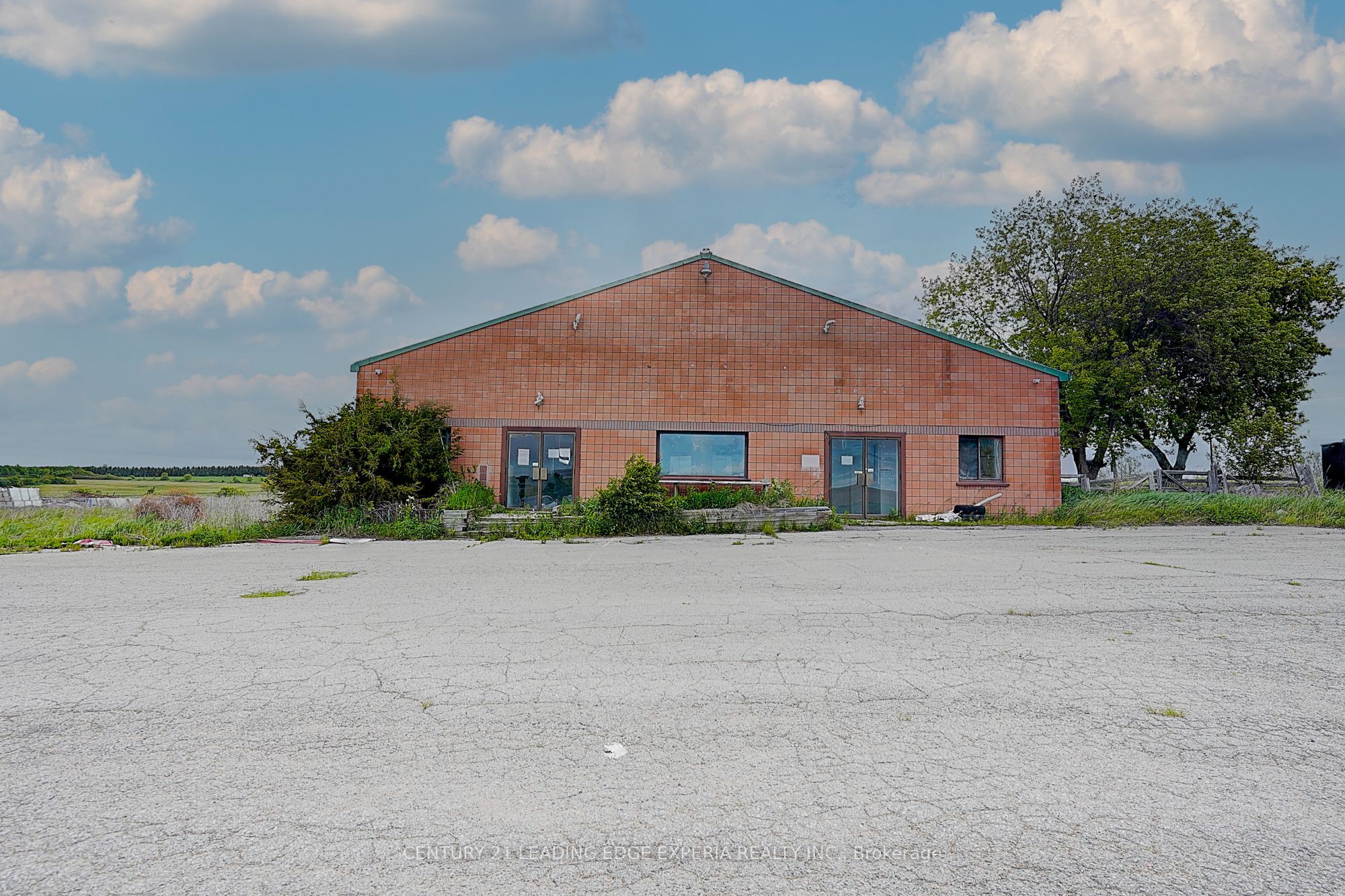 20091 Woodbine Ave Property Photo 4