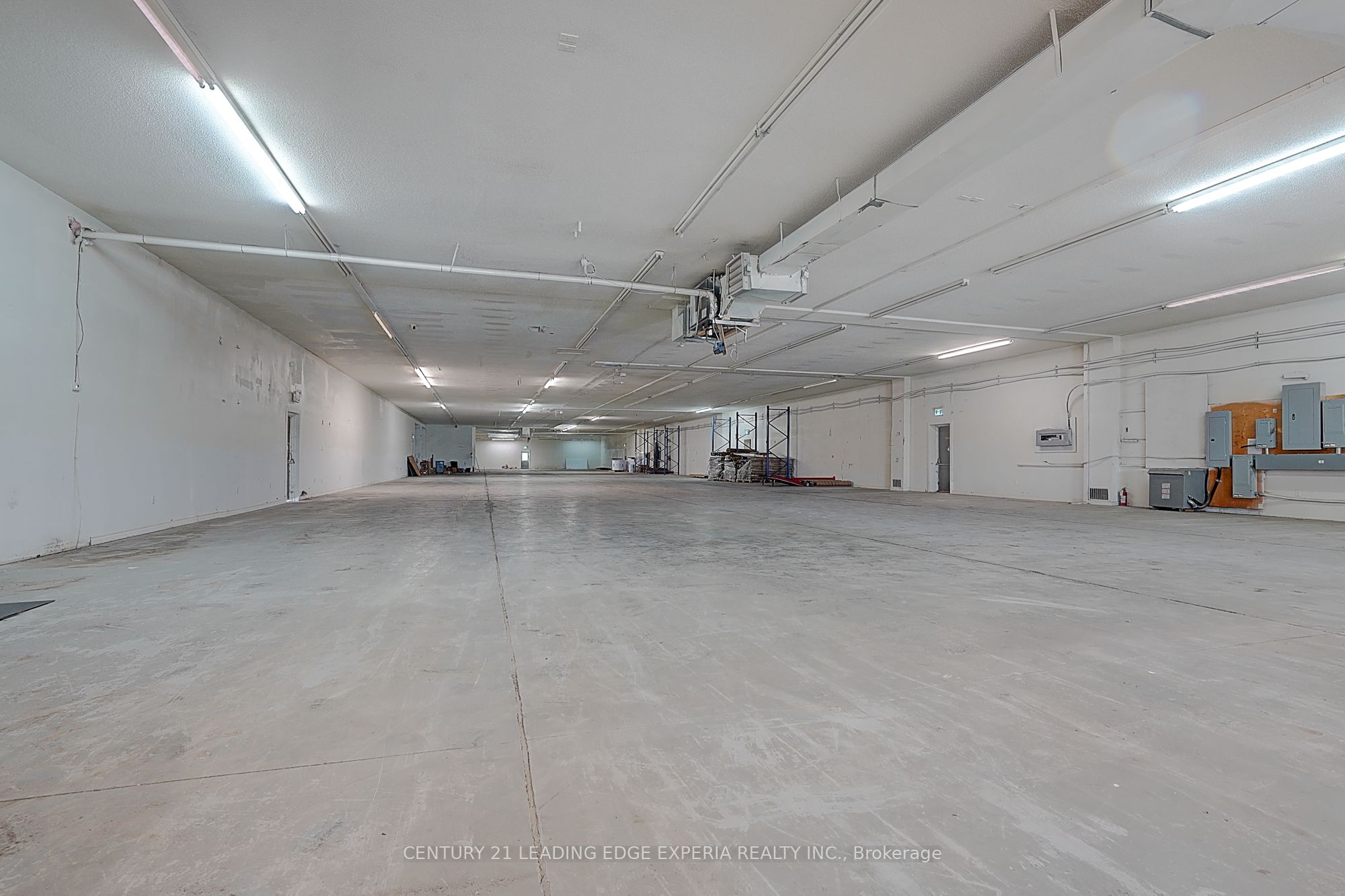 20091 Woodbine Ave Property Photo 8