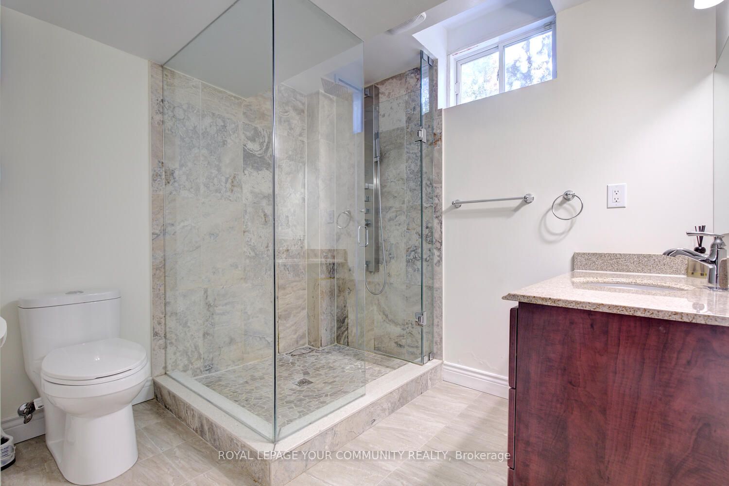 38 Alrob Court Property Photo 39