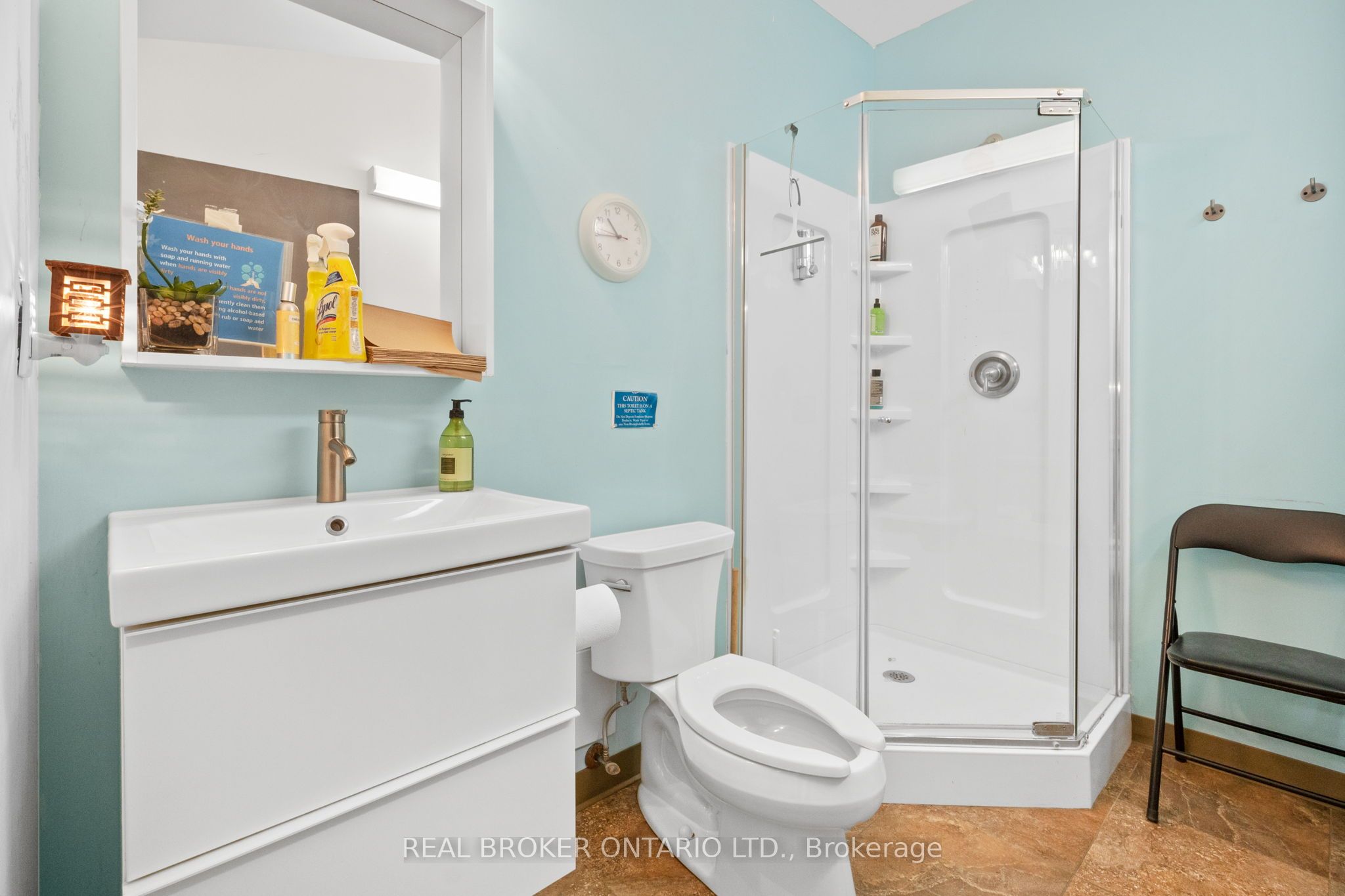 #100 - 284 Main Street Property Photo 18