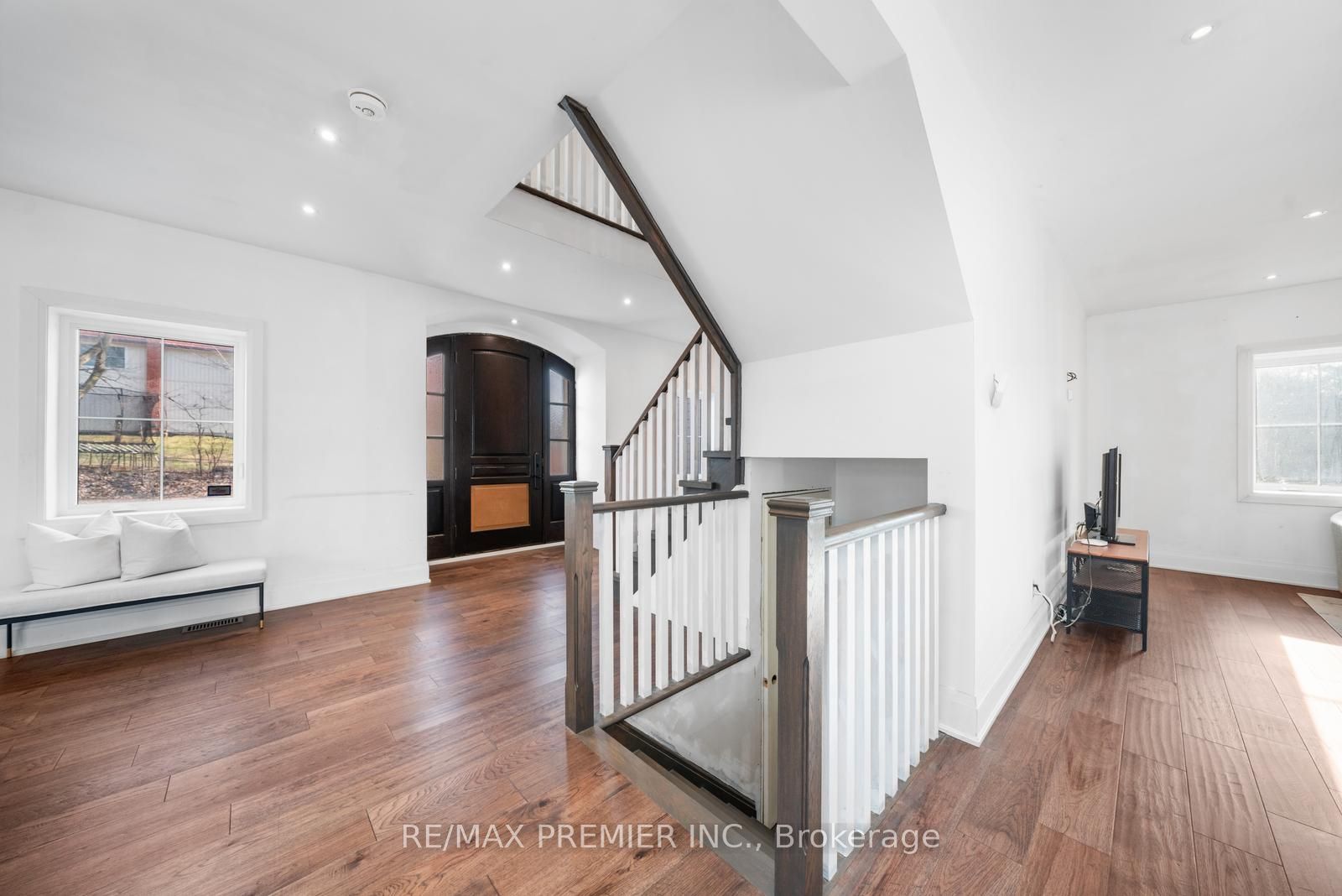 14635 Woodbine Avenue Property Photo 7