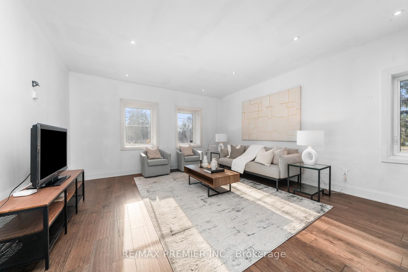 14635 Woodbine Avenue Property Photo 8
