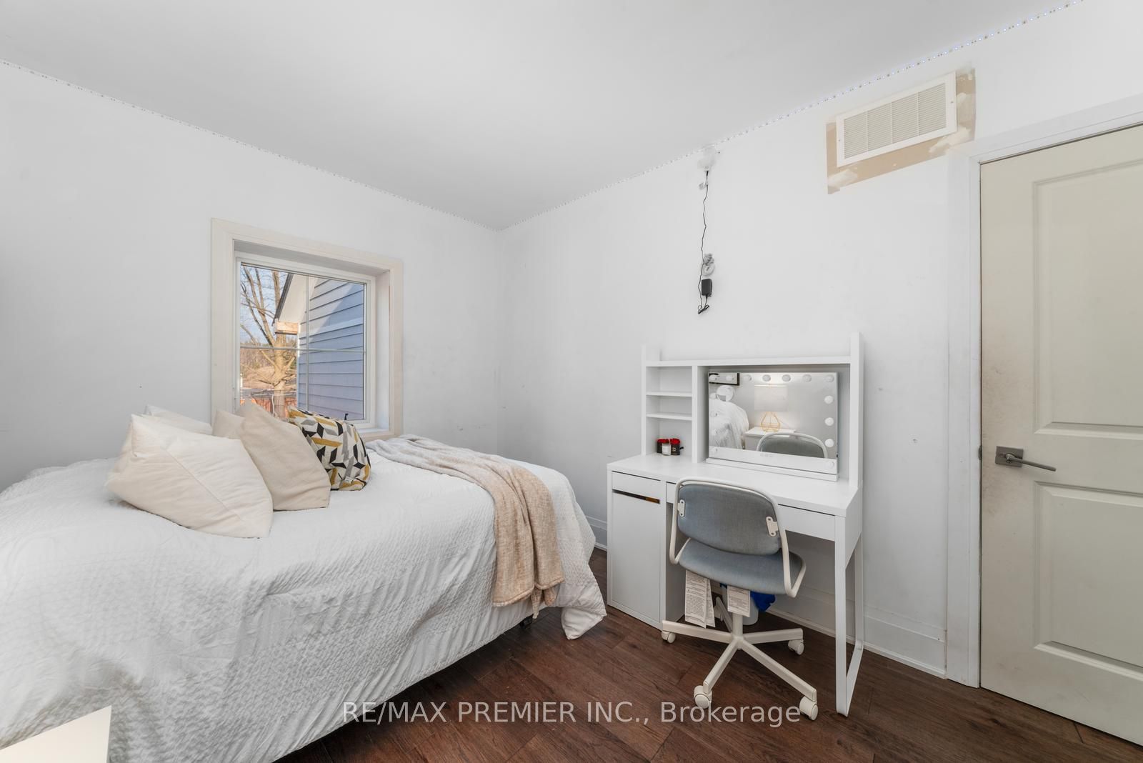 14635 Woodbine Avenue Property Photo 25