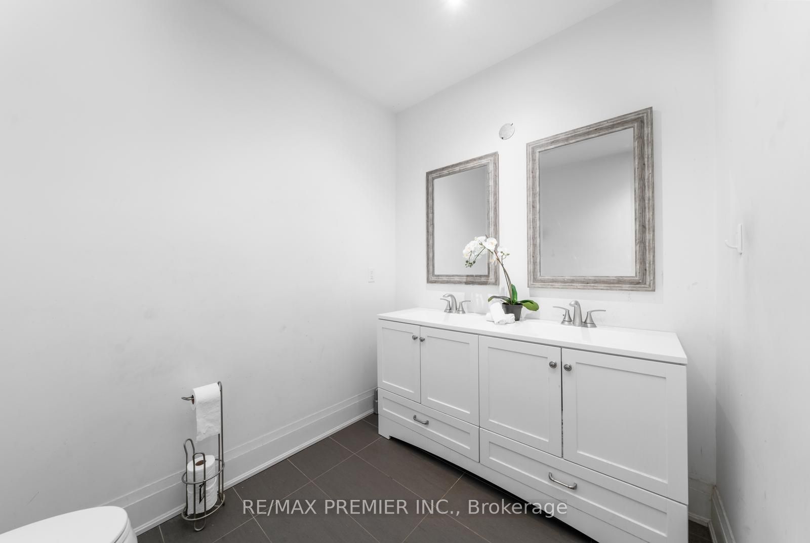 14635 Woodbine Avenue Property Photo 28