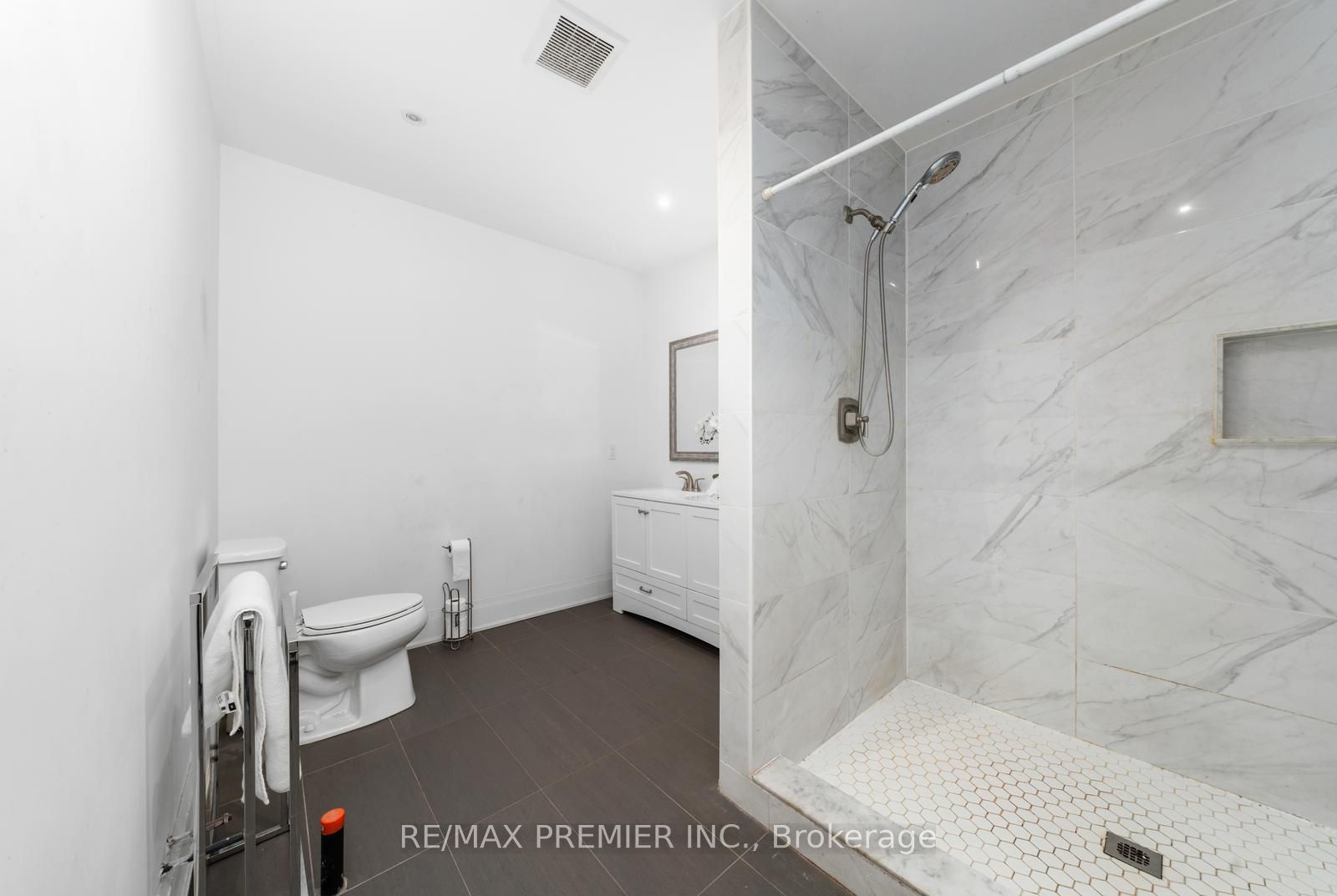 14635 Woodbine Avenue Property Photo 29