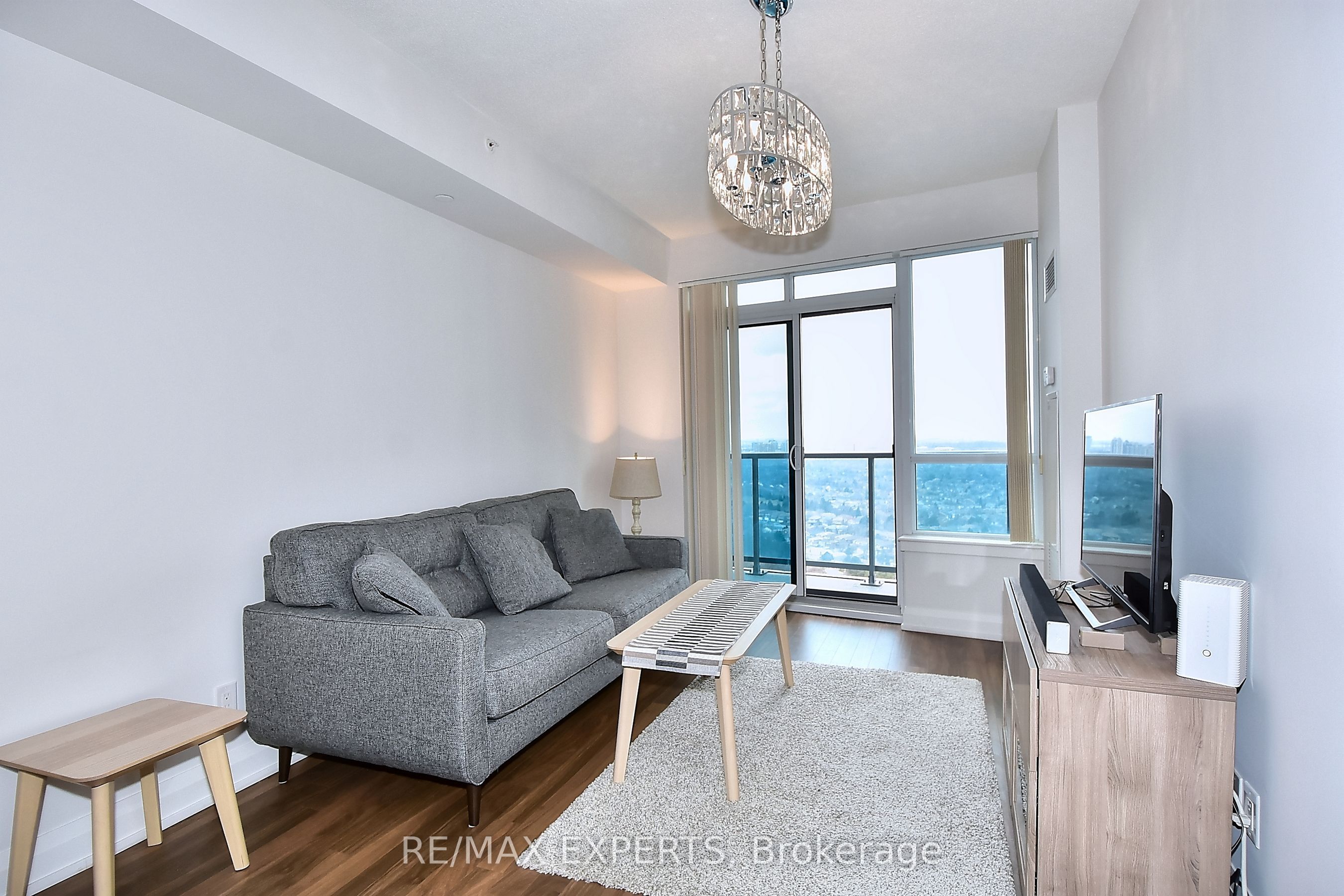 7161 Yonge Street 2433 Property Photo 1
