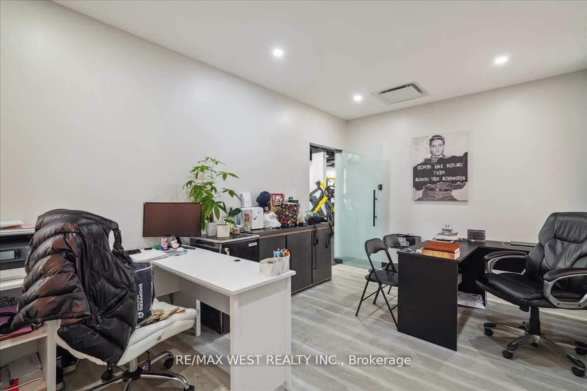 541 Cityview Blvd Property Photo 8