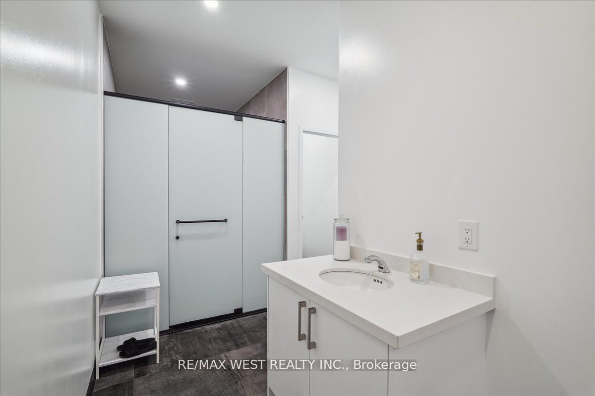 541 Cityview Blvd Property Photo 9
