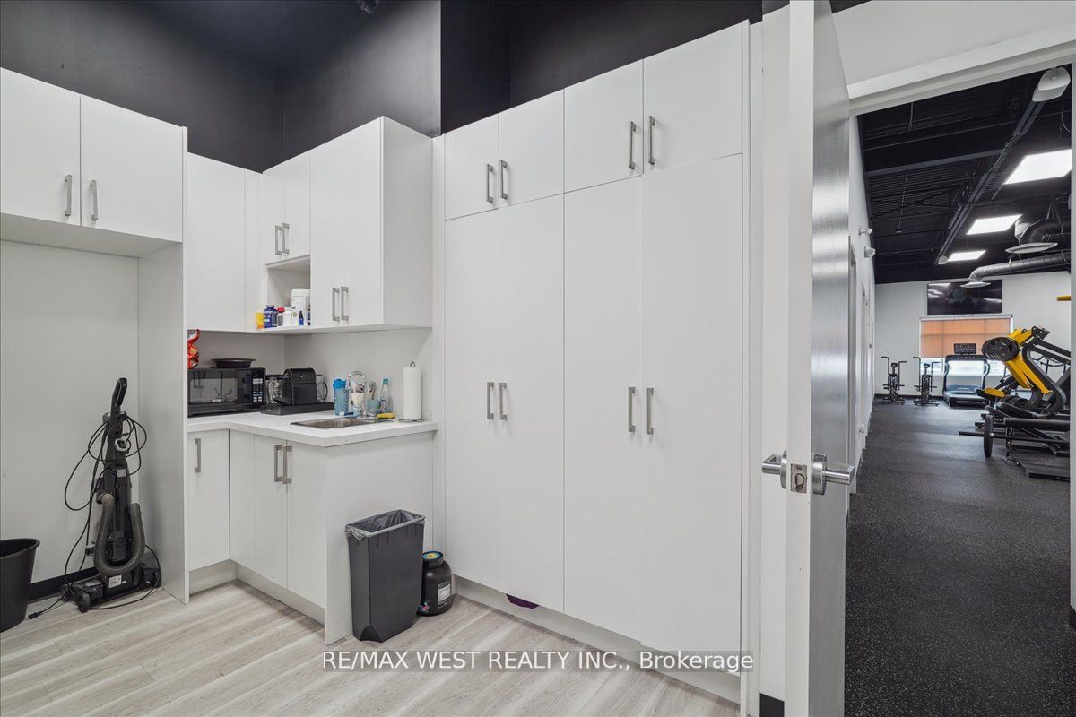 541 Cityview Blvd Property Photo 10