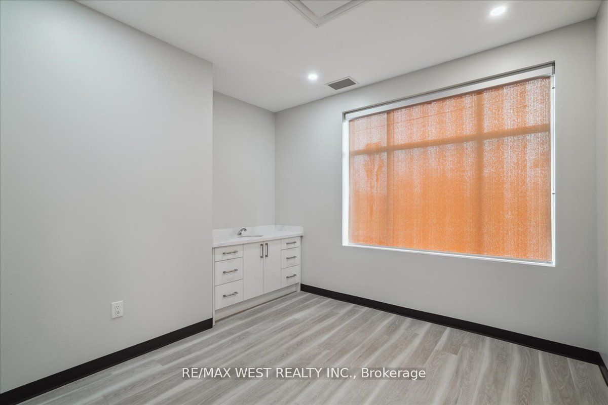 541 Cityview Blvd Property Photo 13