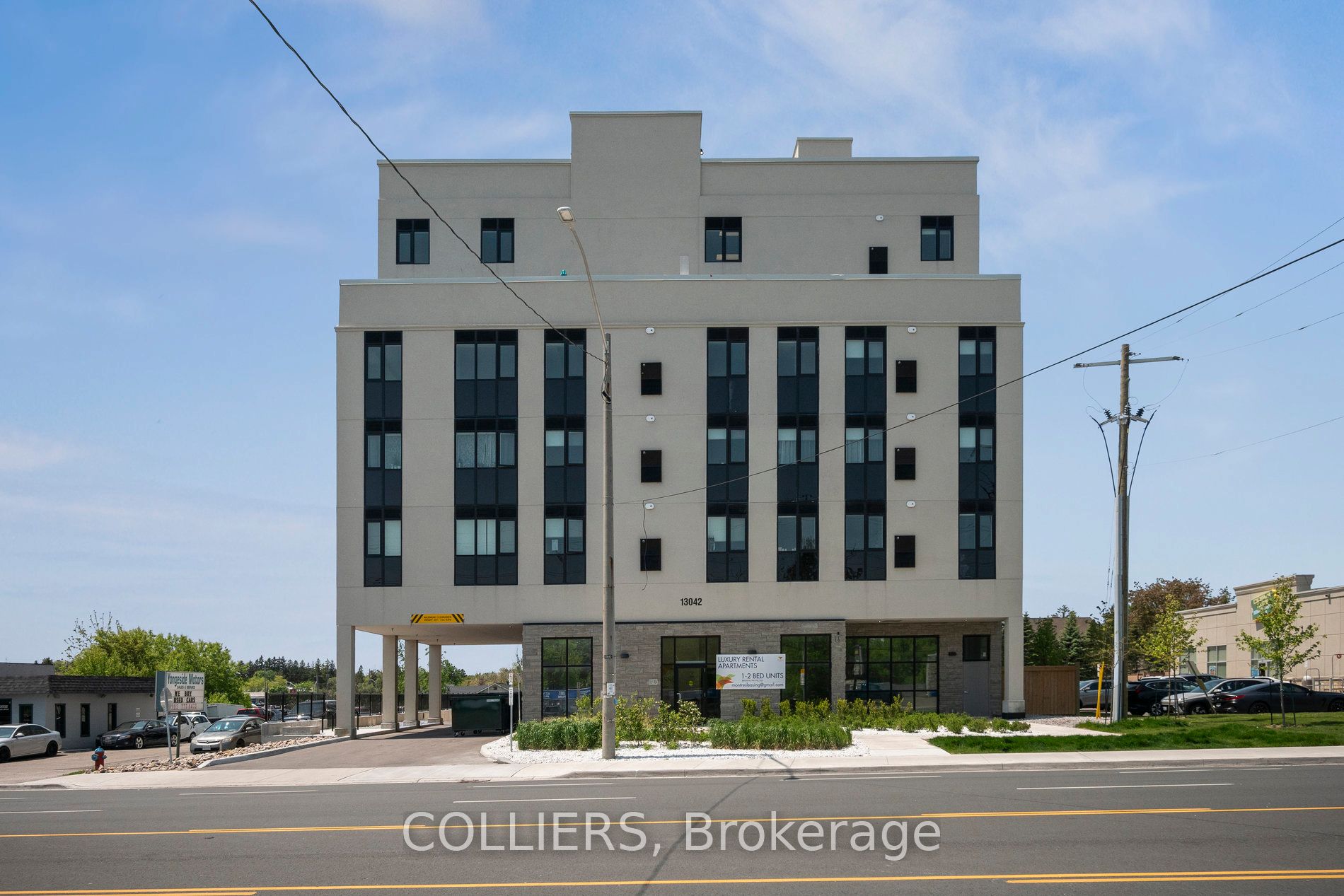 13042 Yonge St Property Photo 1