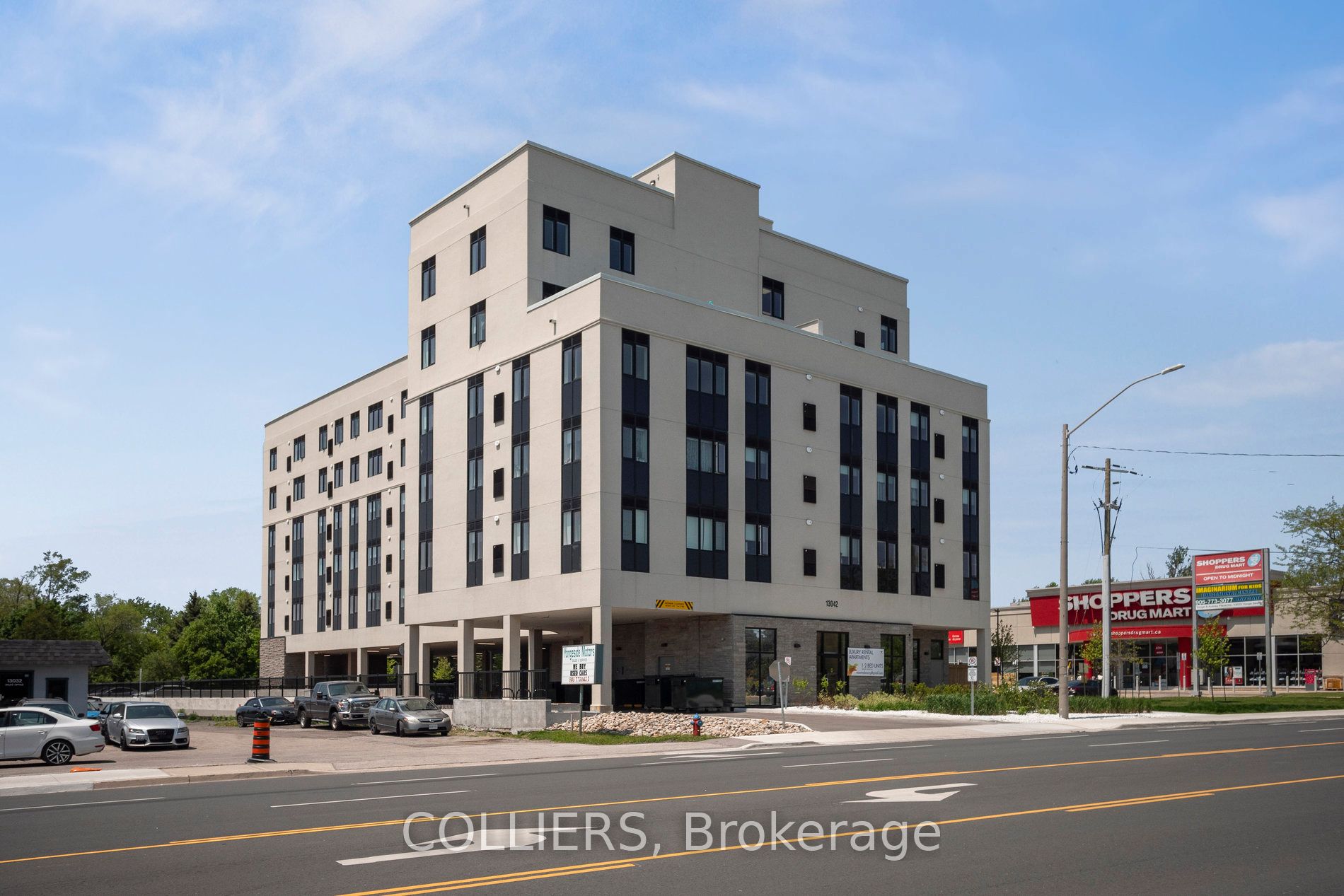 13042 Yonge St Property Photo 2