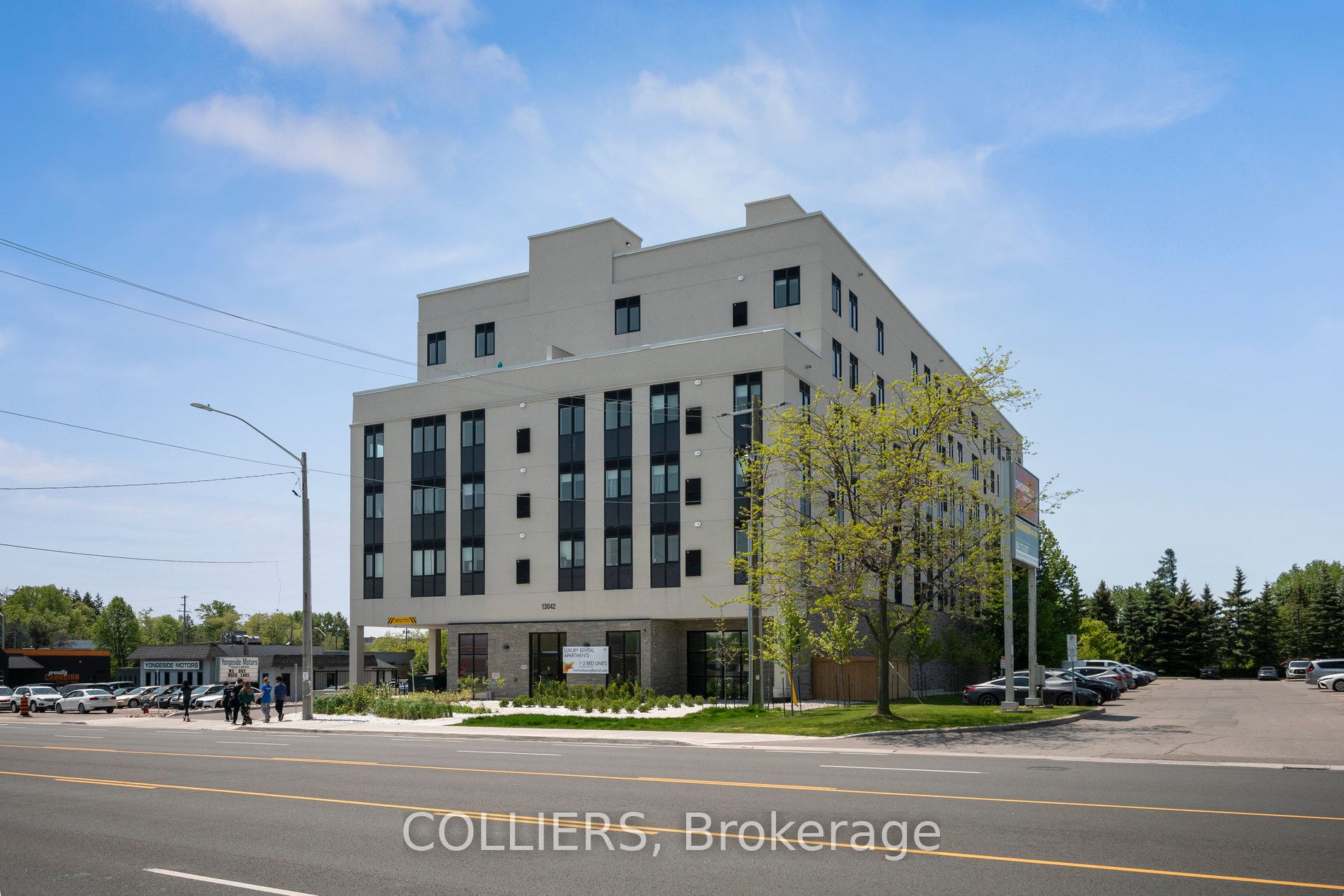 13042 Yonge St Property Photo 3
