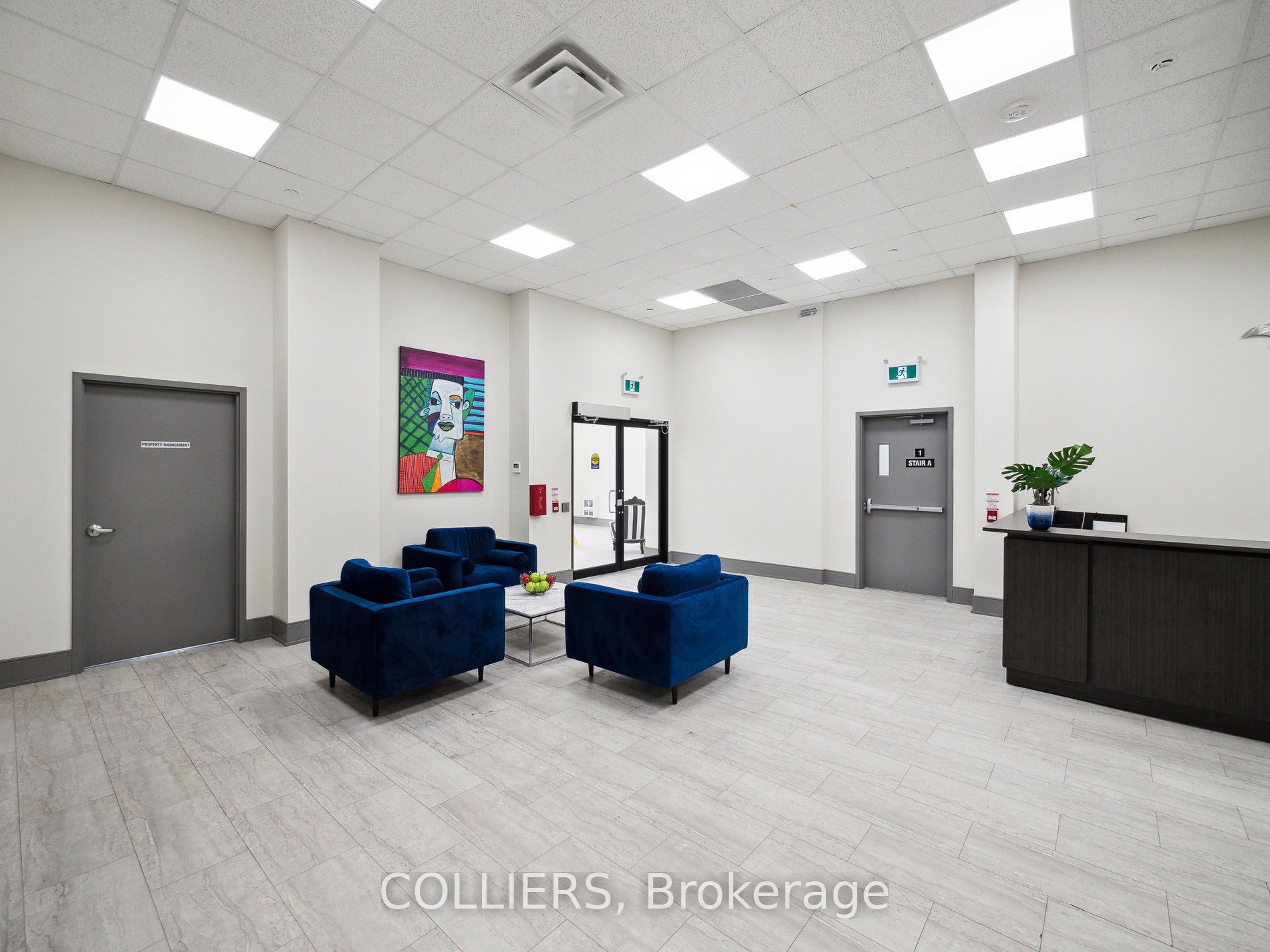 13042 Yonge St Property Photo 5