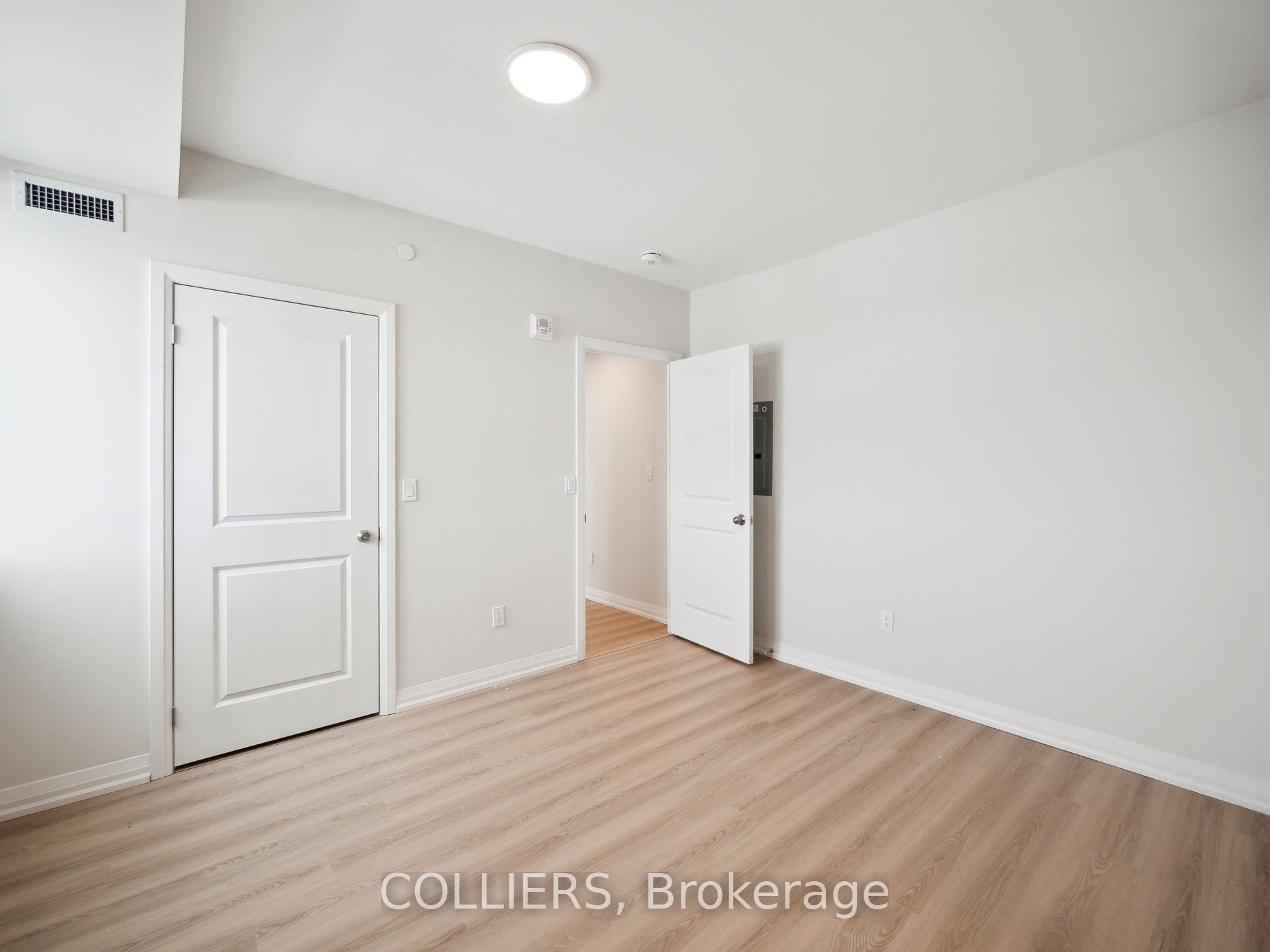 13042 Yonge St Property Photo 9