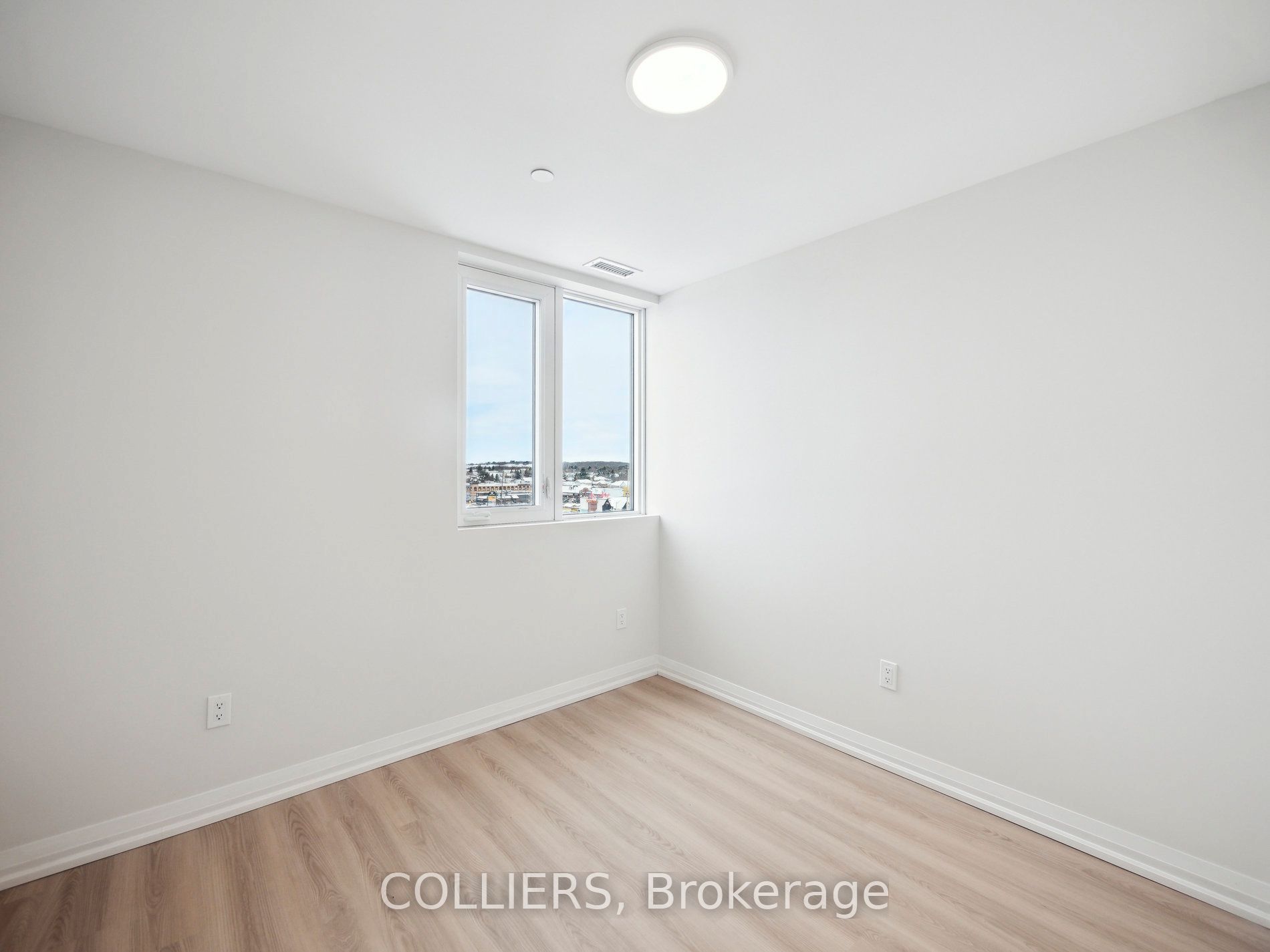 13042 Yonge St Property Photo 10