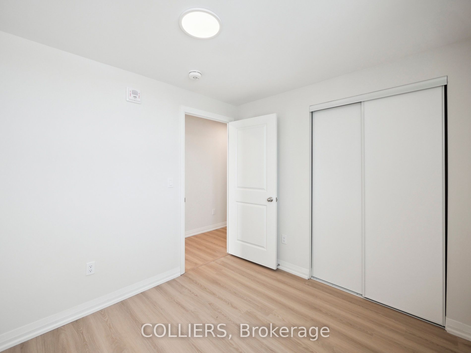 13042 Yonge St Property Photo 11