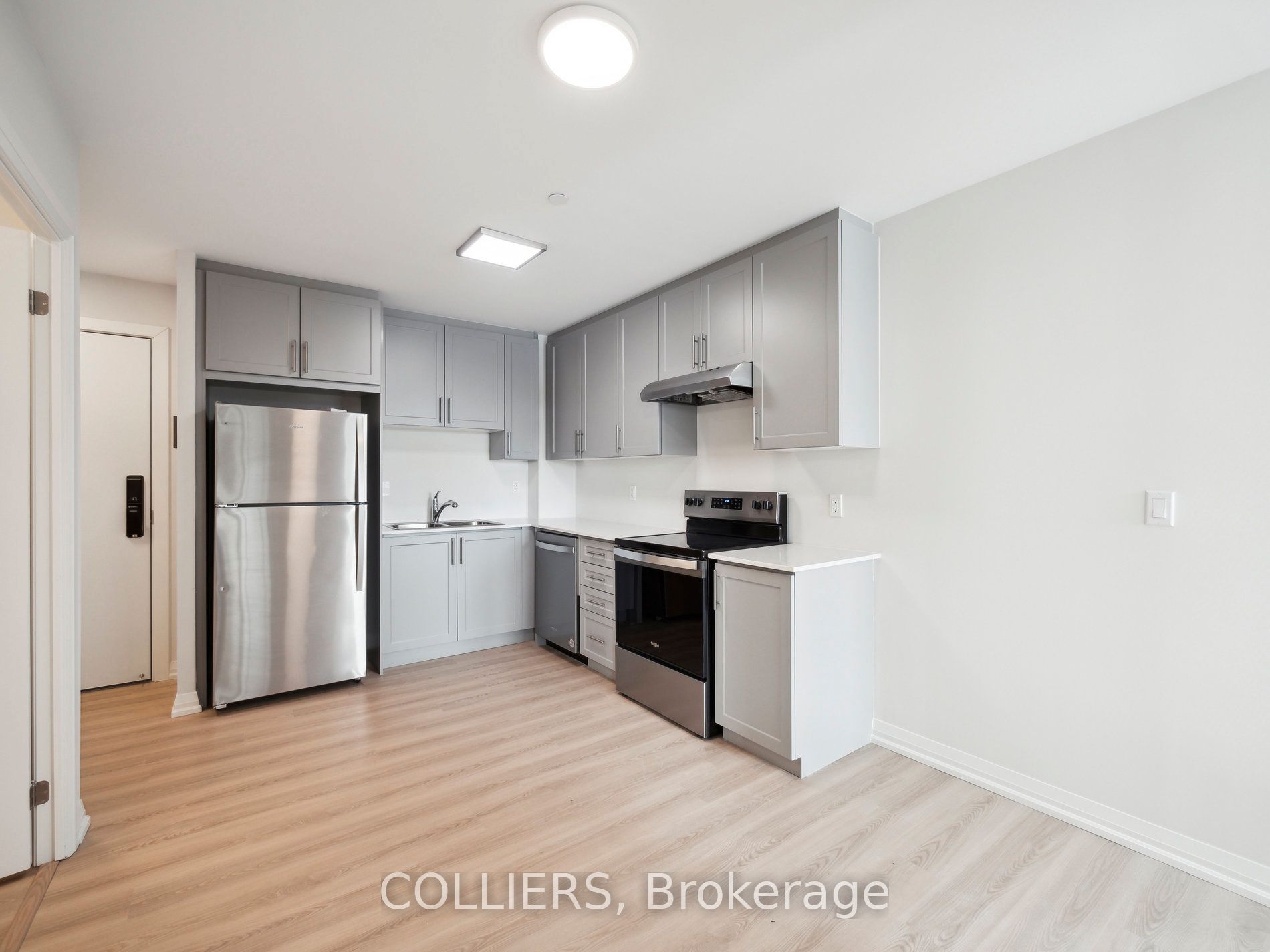 13042 Yonge St Property Photo 15