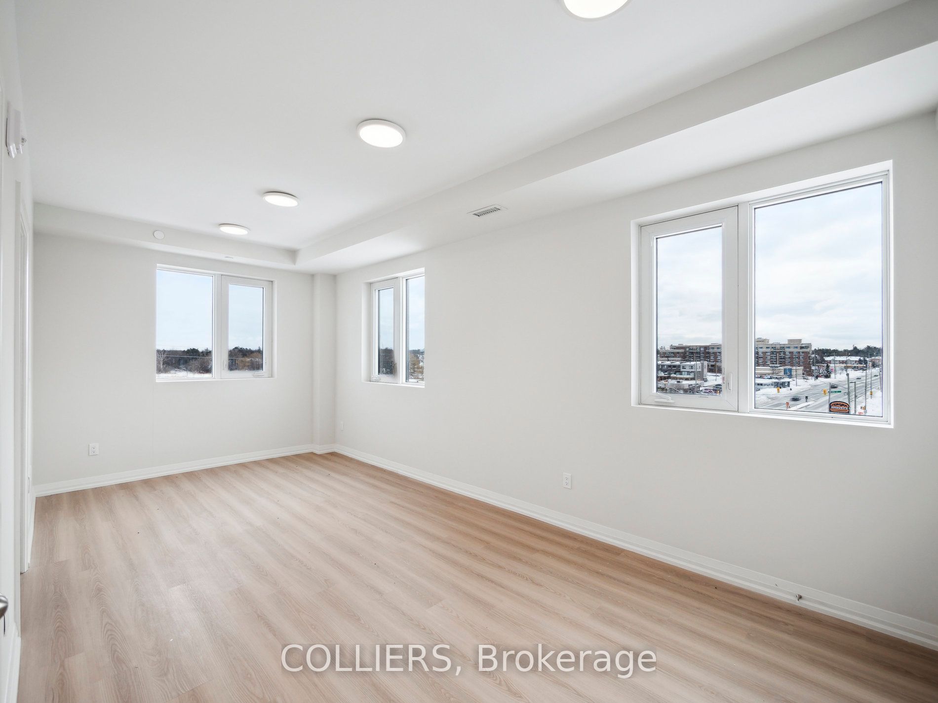 13042 Yonge St Property Photo 16