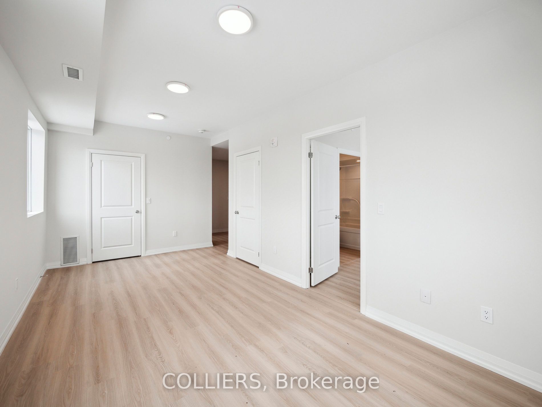 13042 Yonge St Property Photo 17