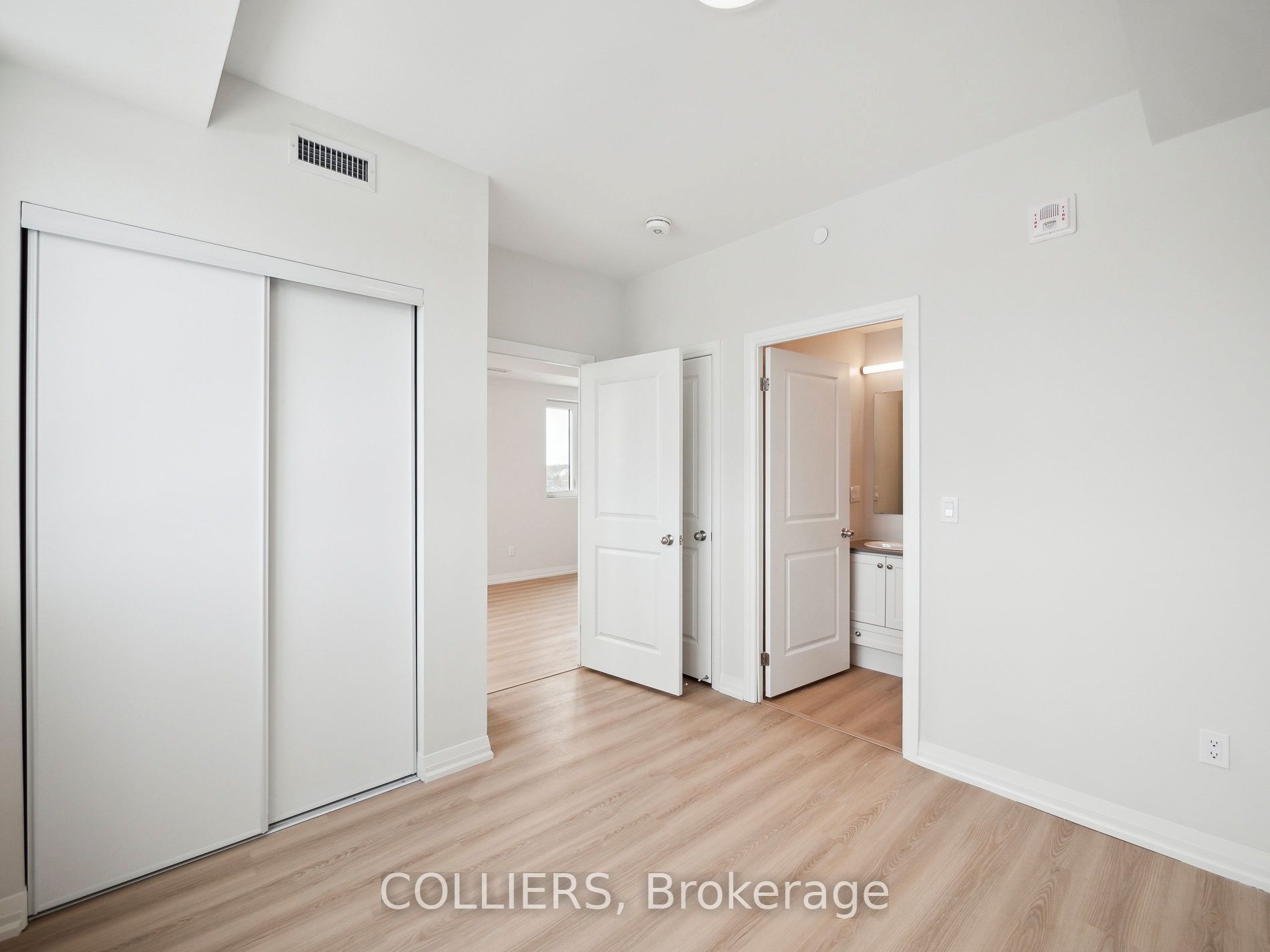 13042 Yonge St Property Photo 18