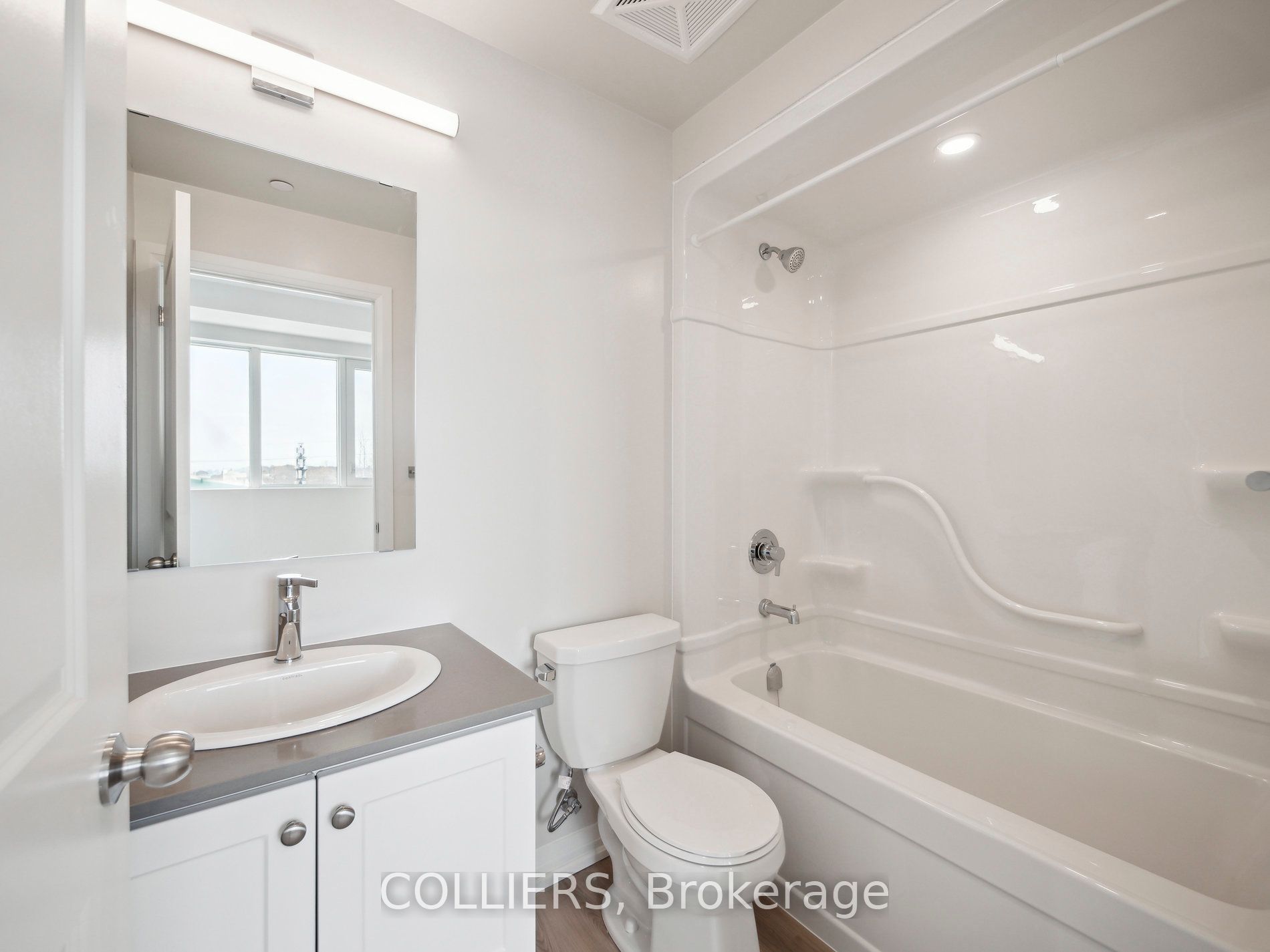 13042 Yonge St Property Photo 22