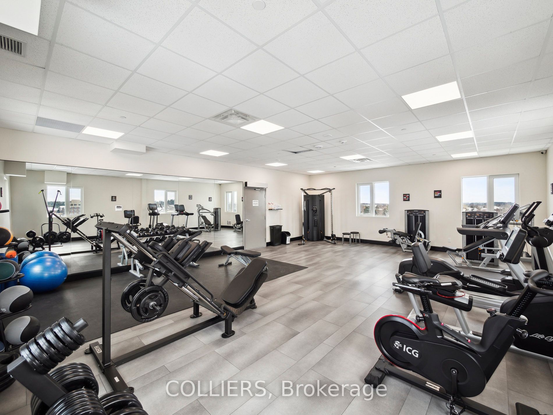 13042 Yonge St Property Photo 24