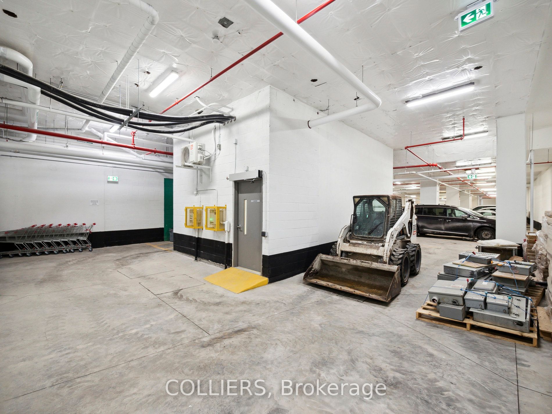 13042 Yonge St Property Photo 27