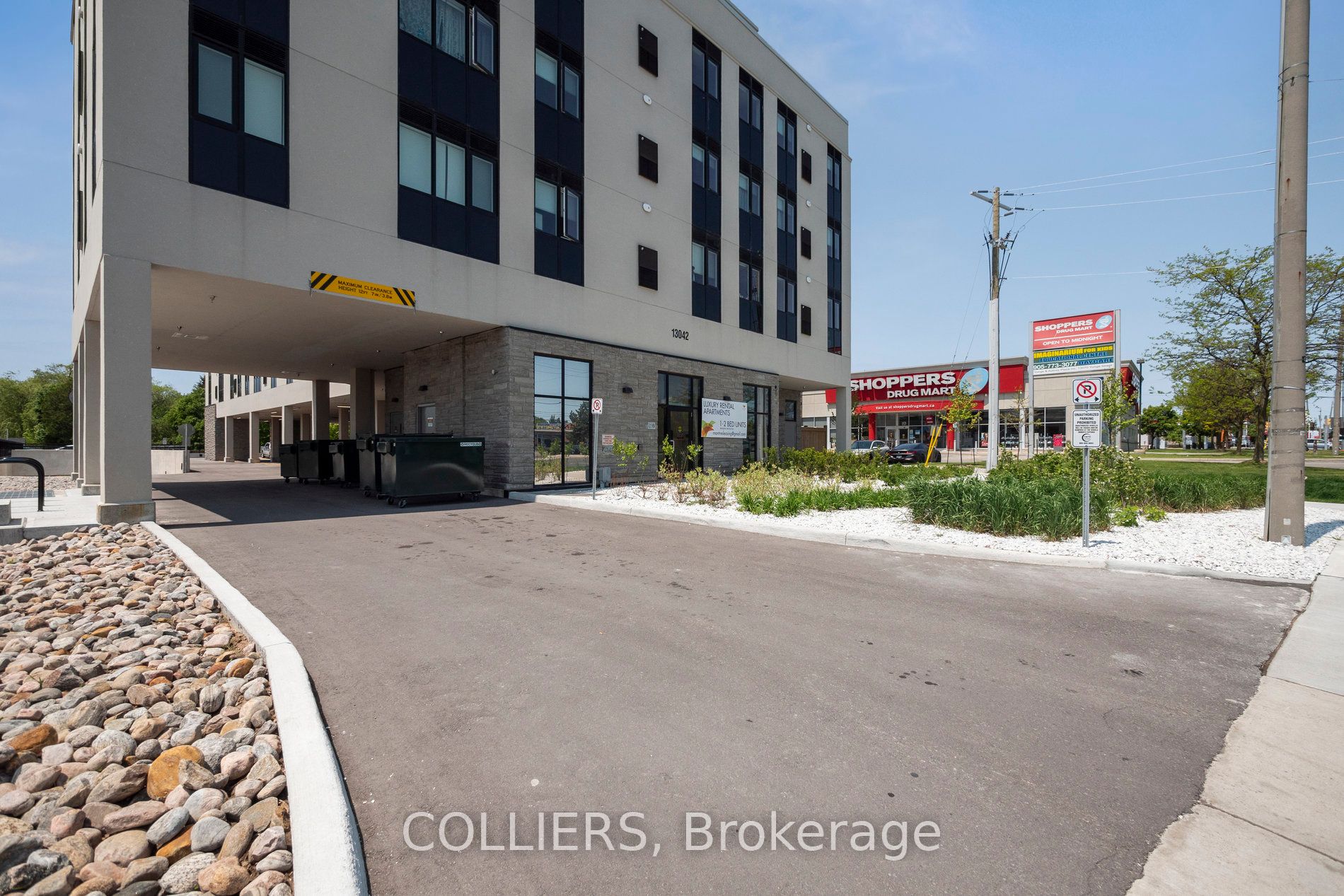 13042 Yonge St Property Photo 32