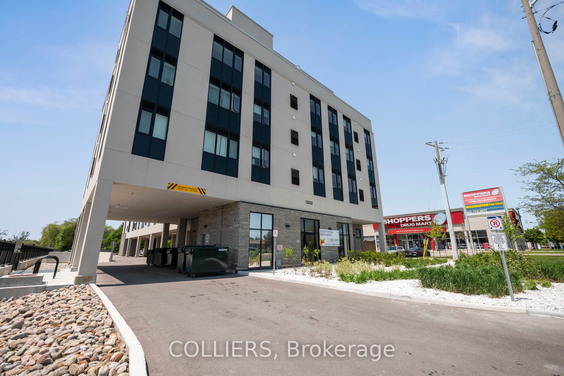 13042 Yonge St Property Photo 33