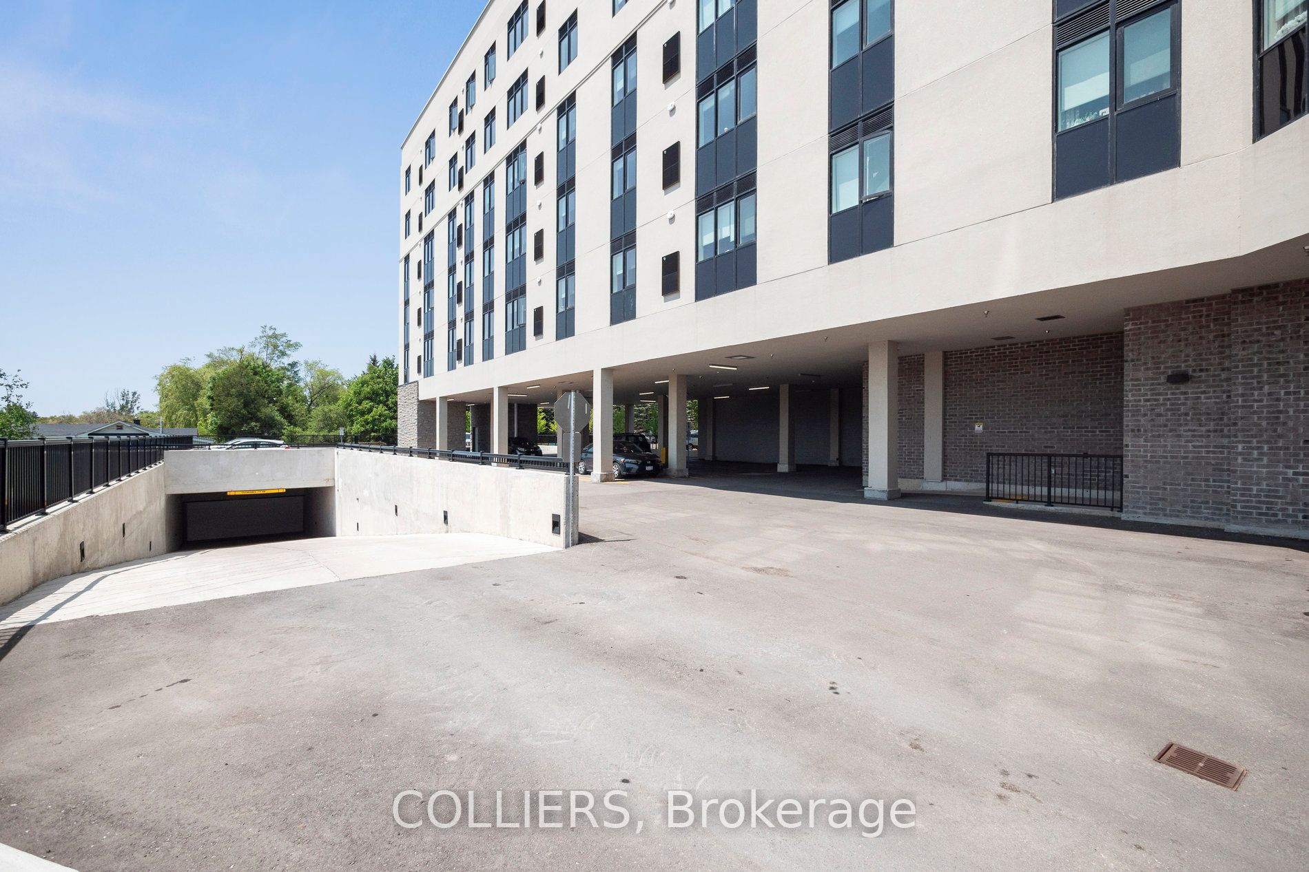13042 Yonge St Property Photo 35