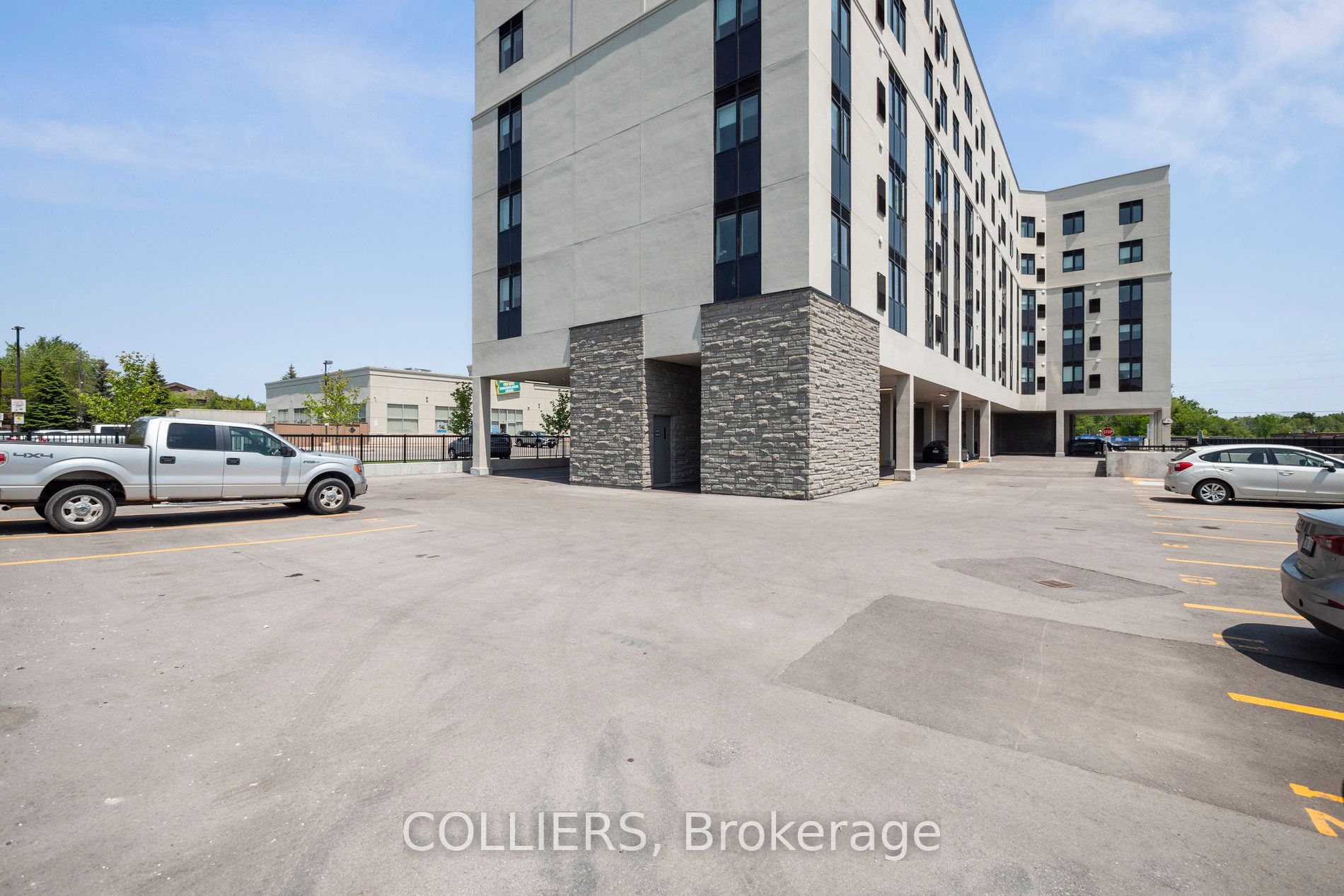 13042 Yonge St Property Photo 36