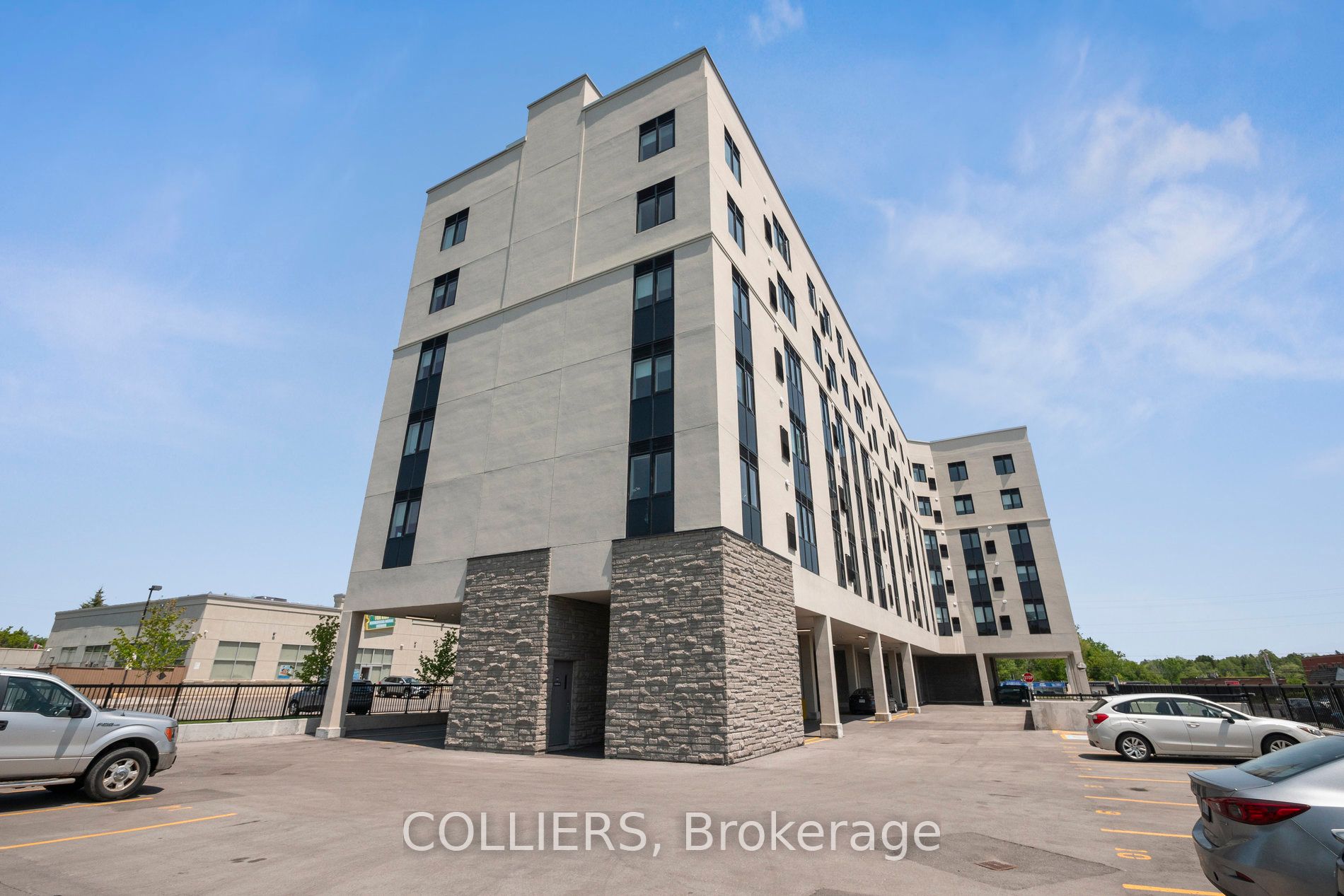 13042 Yonge St Property Photo 37
