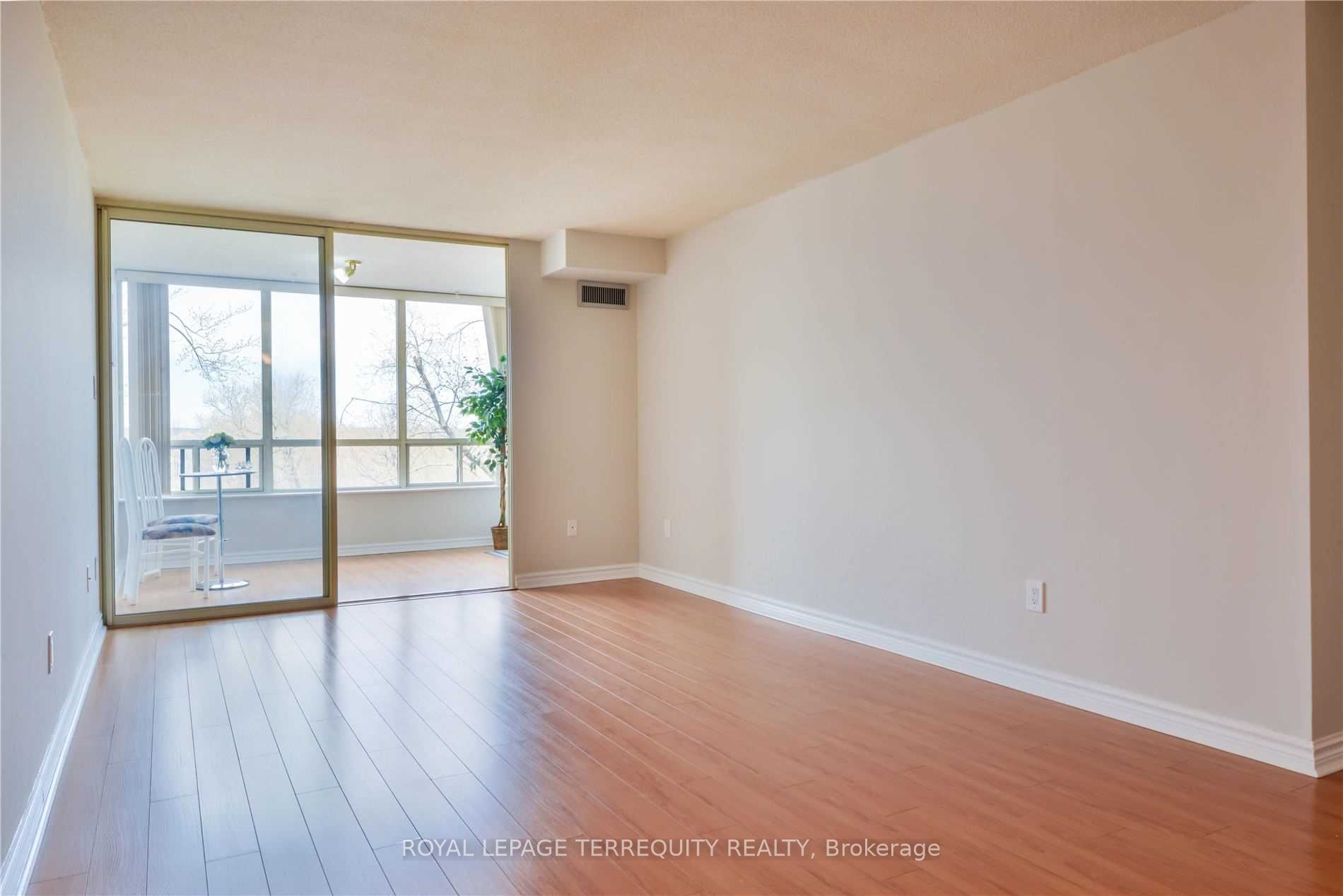 #408 - 8501 Bayview Avenue Property Photo 4