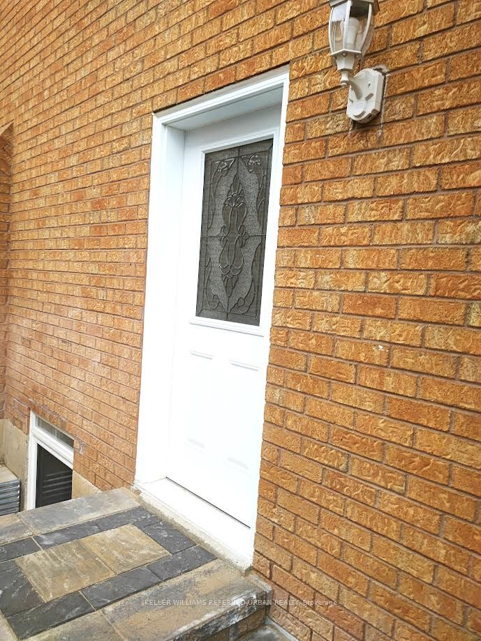45 Southgate Crescent Lower Property Photo 8