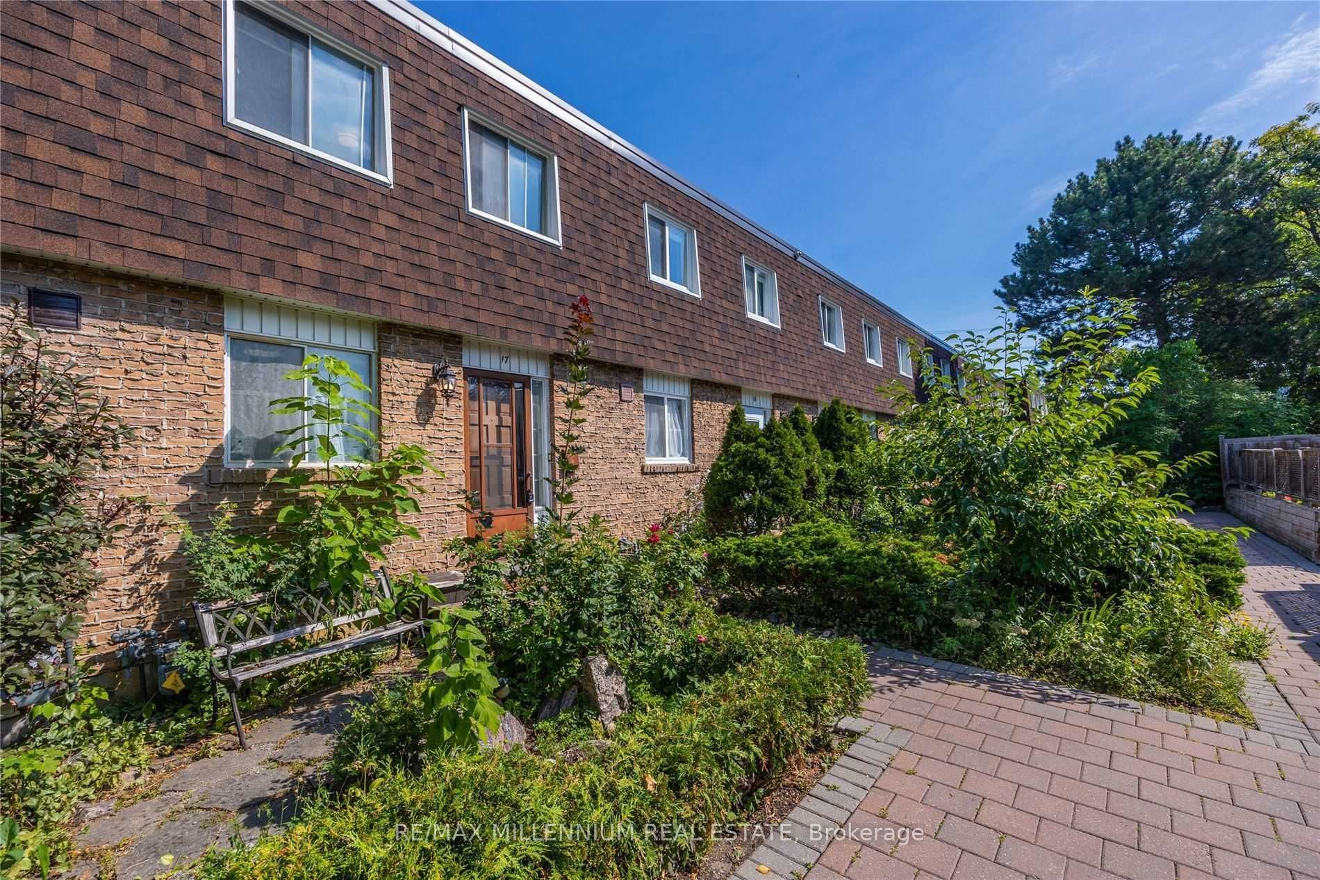 ##17 - 17 The Carriage Way Property Photo 1